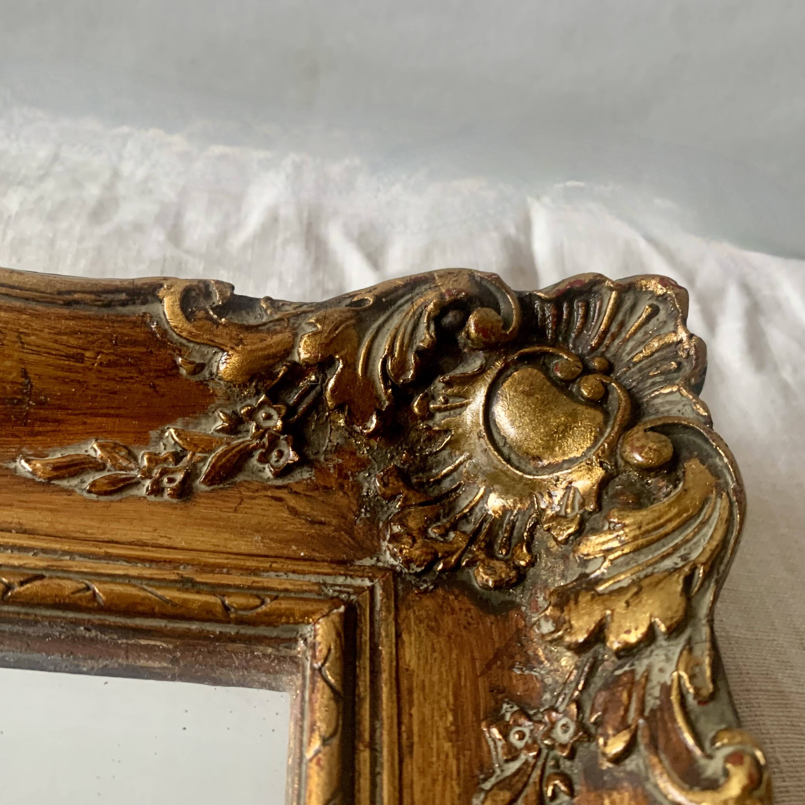 Petit cadre carré en bois sculpté doré style rococo