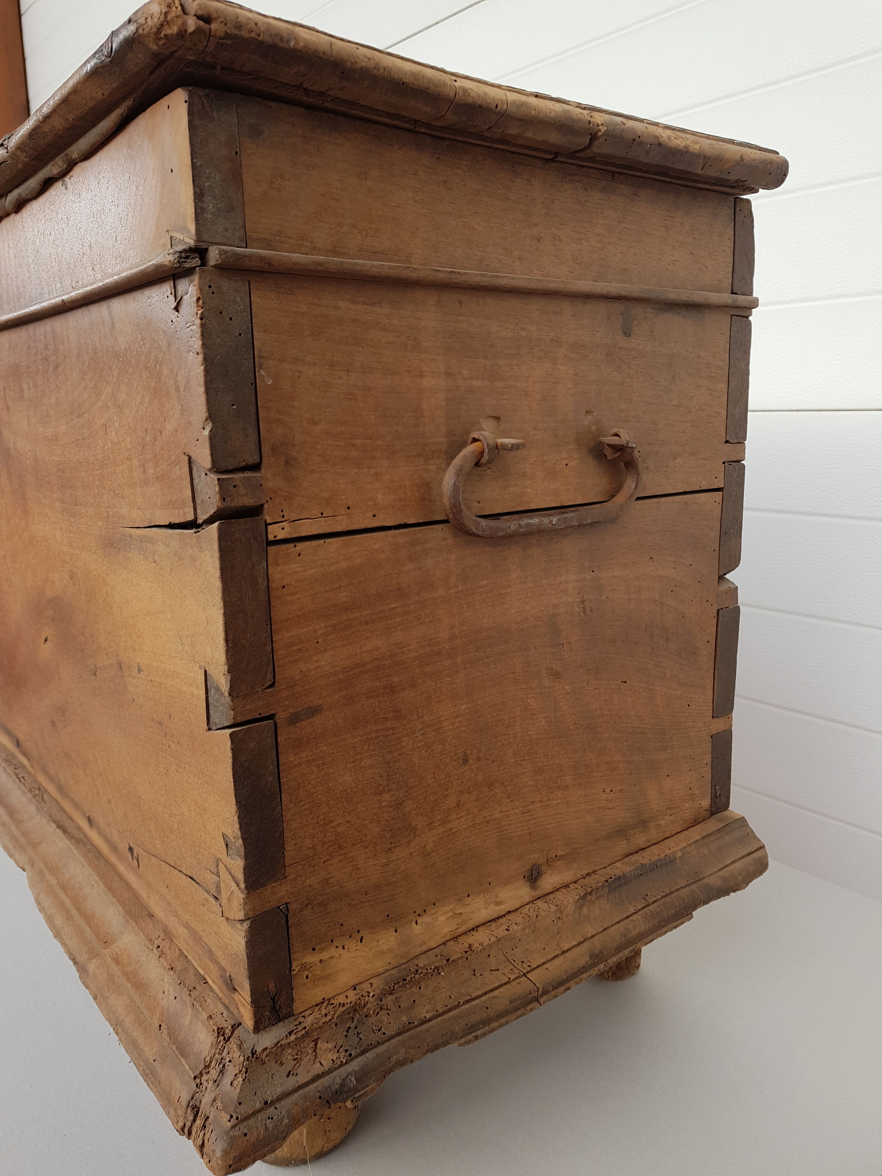 Walnut chest late 18th Century