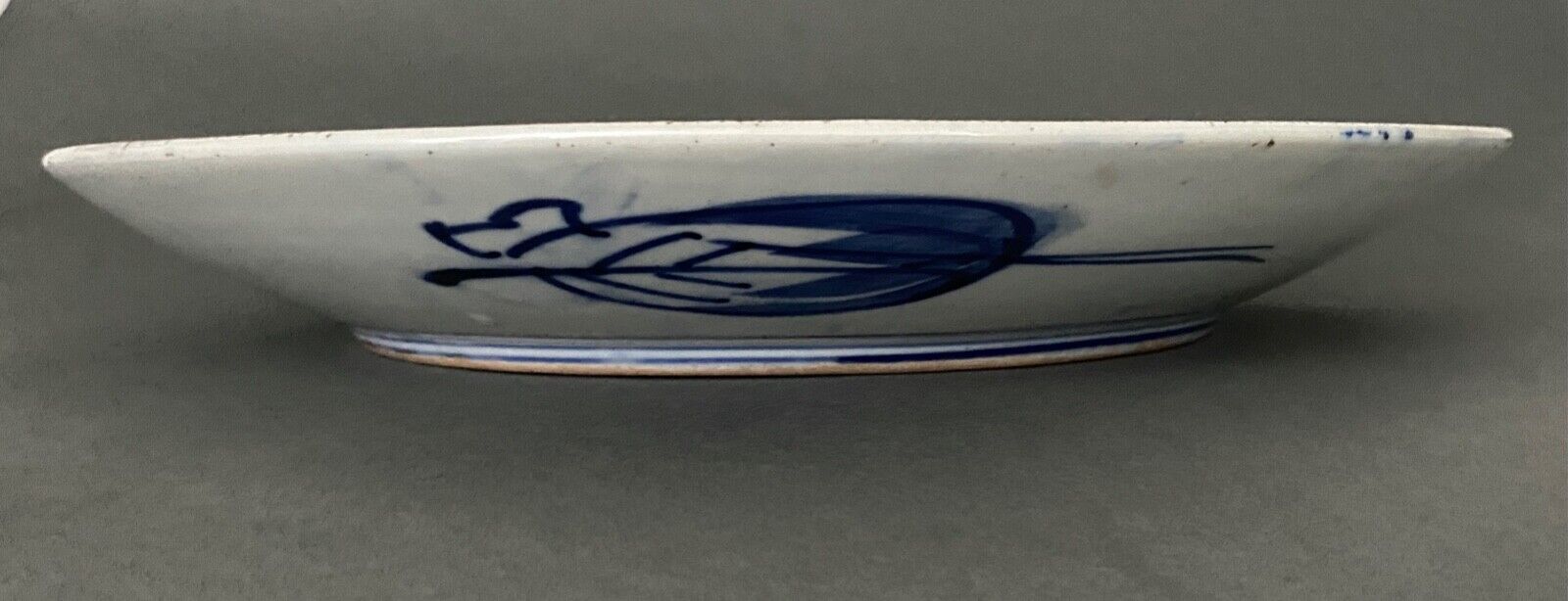 Large porcelain dish of Imari XIXth floral decoration