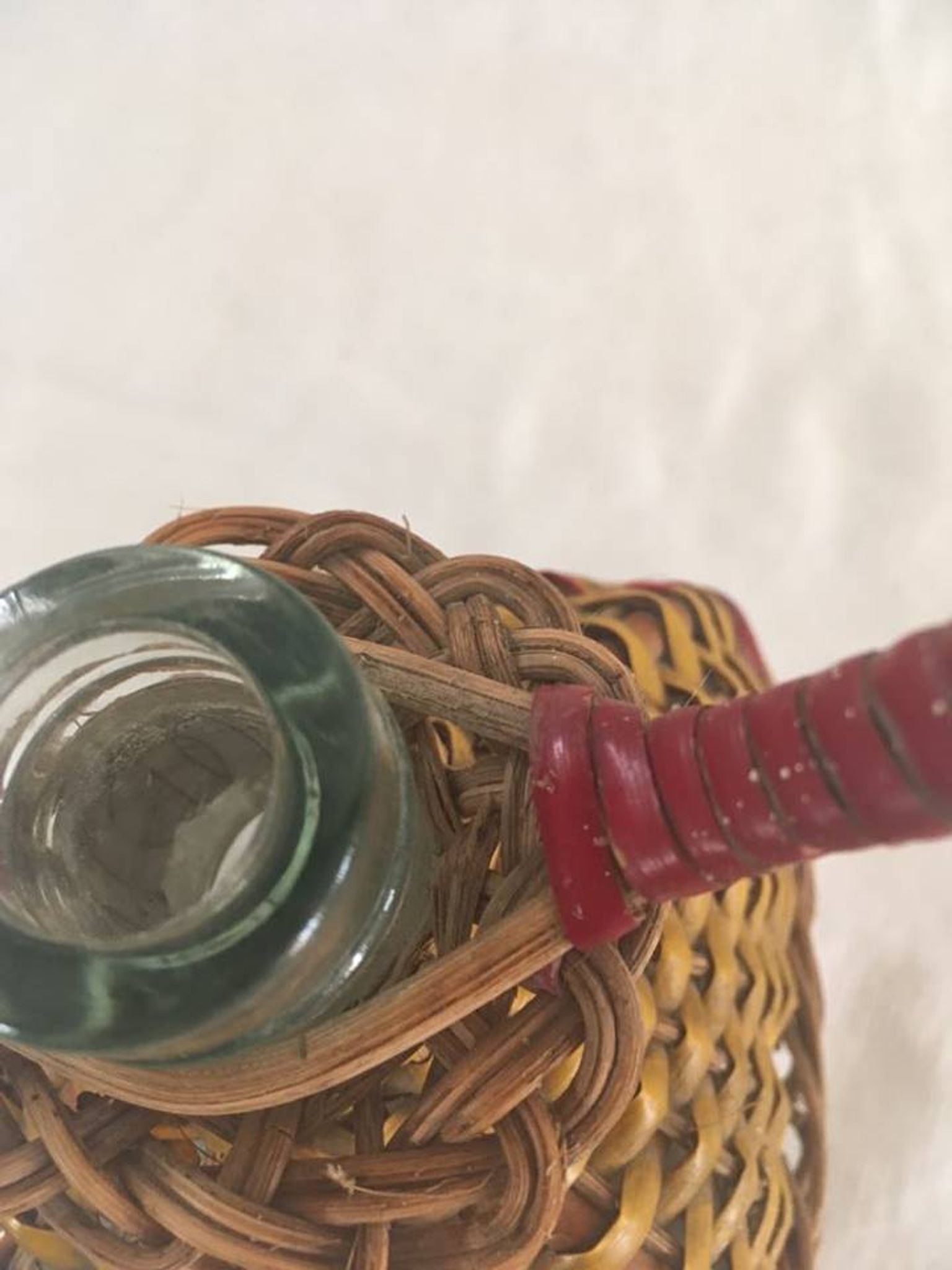 Bottle sheathed on the top and the low d wicker woven