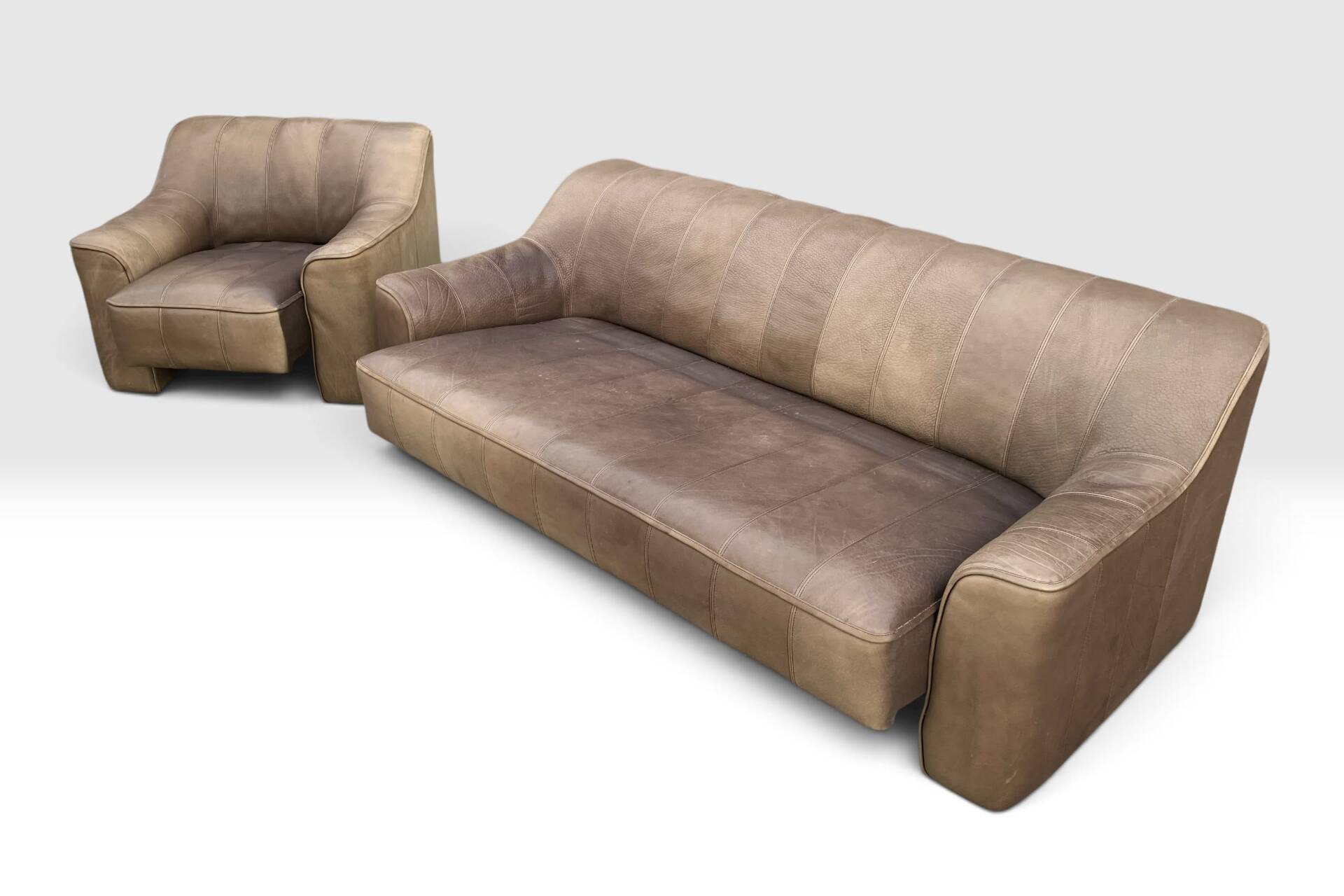 De Sede DS-44 Sofa & Armchair Set – Buffalo Leather – Switzerland, circa 1970