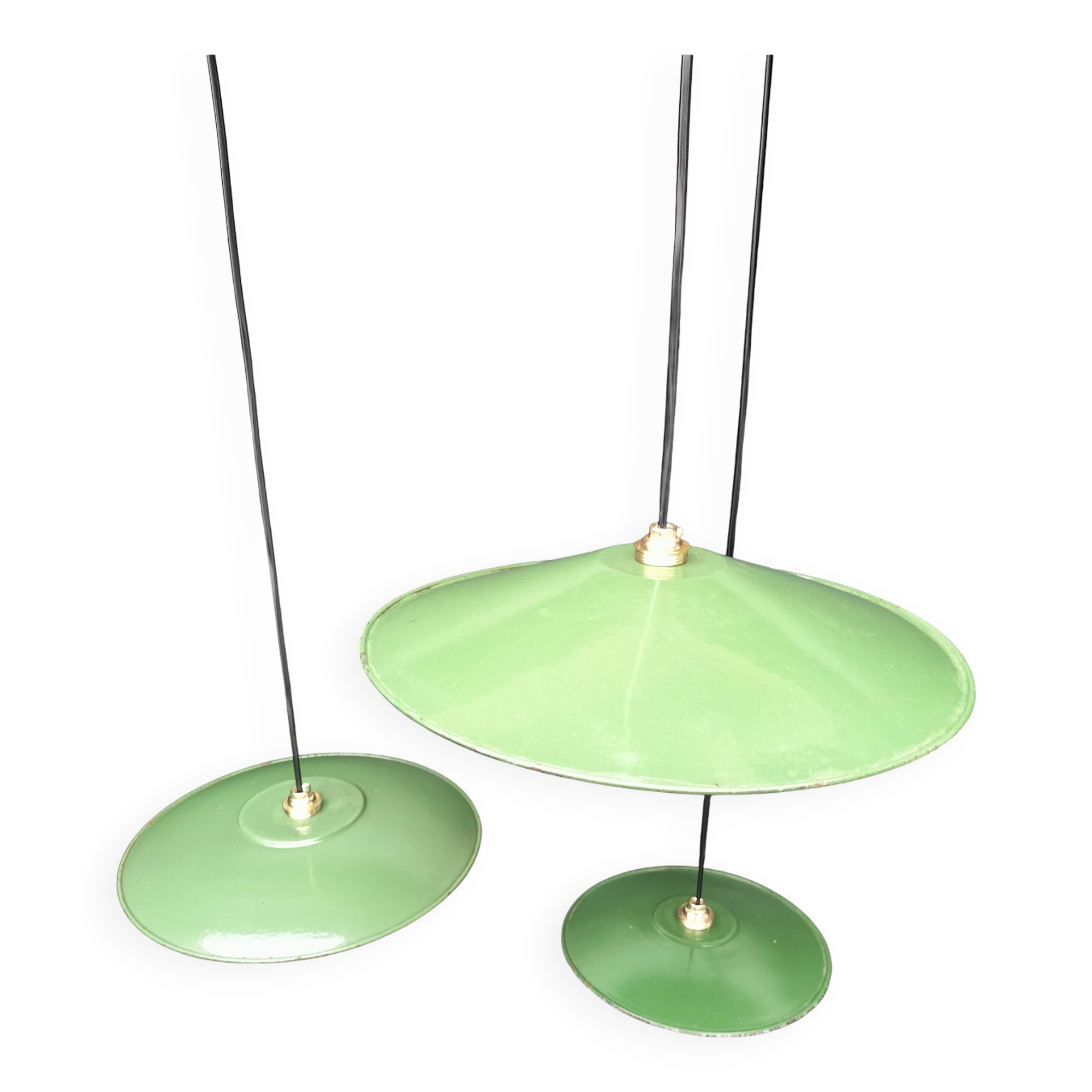3 enamelled sheet metal suspensions