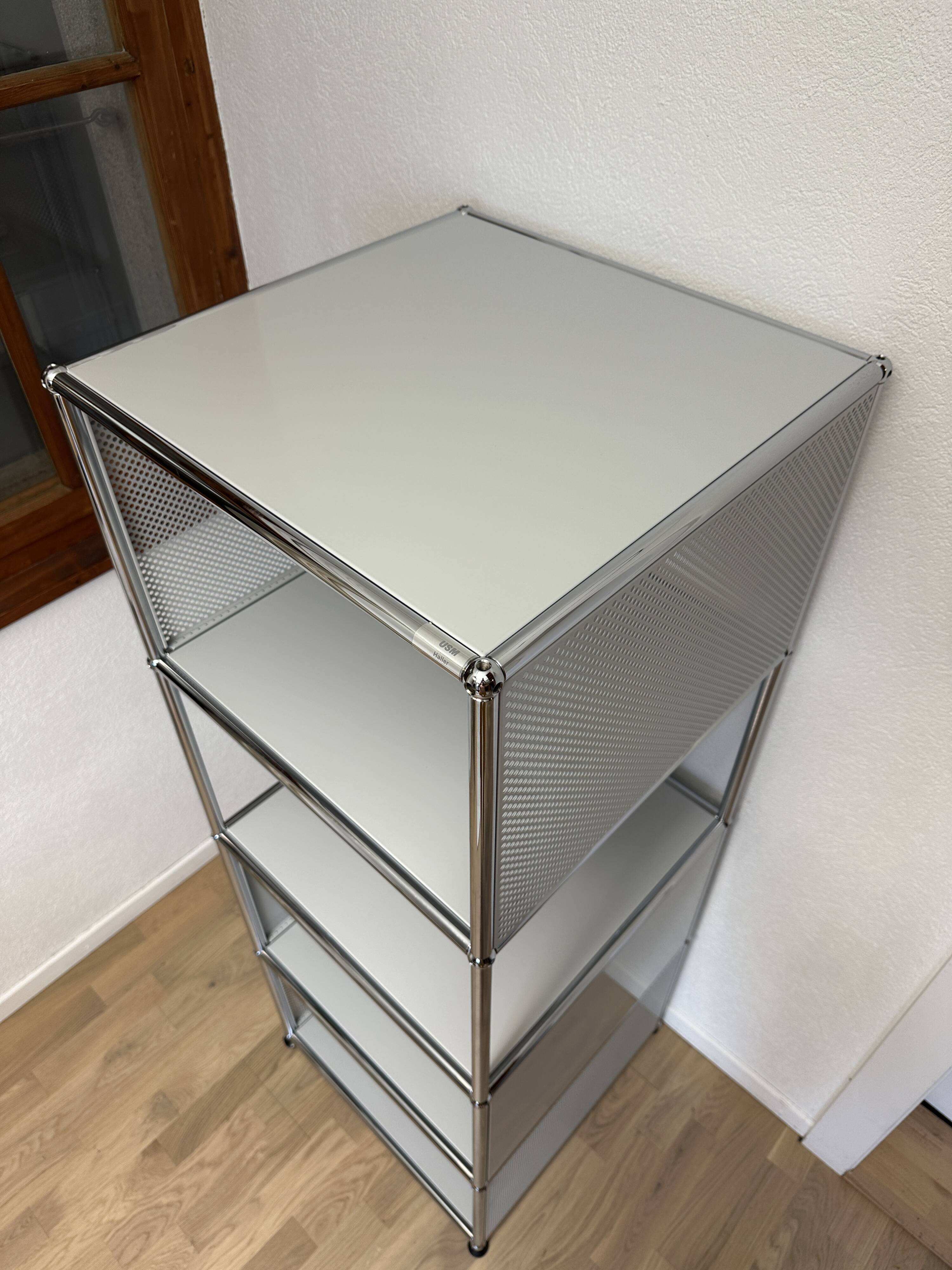 USM Haller shelf in light grey