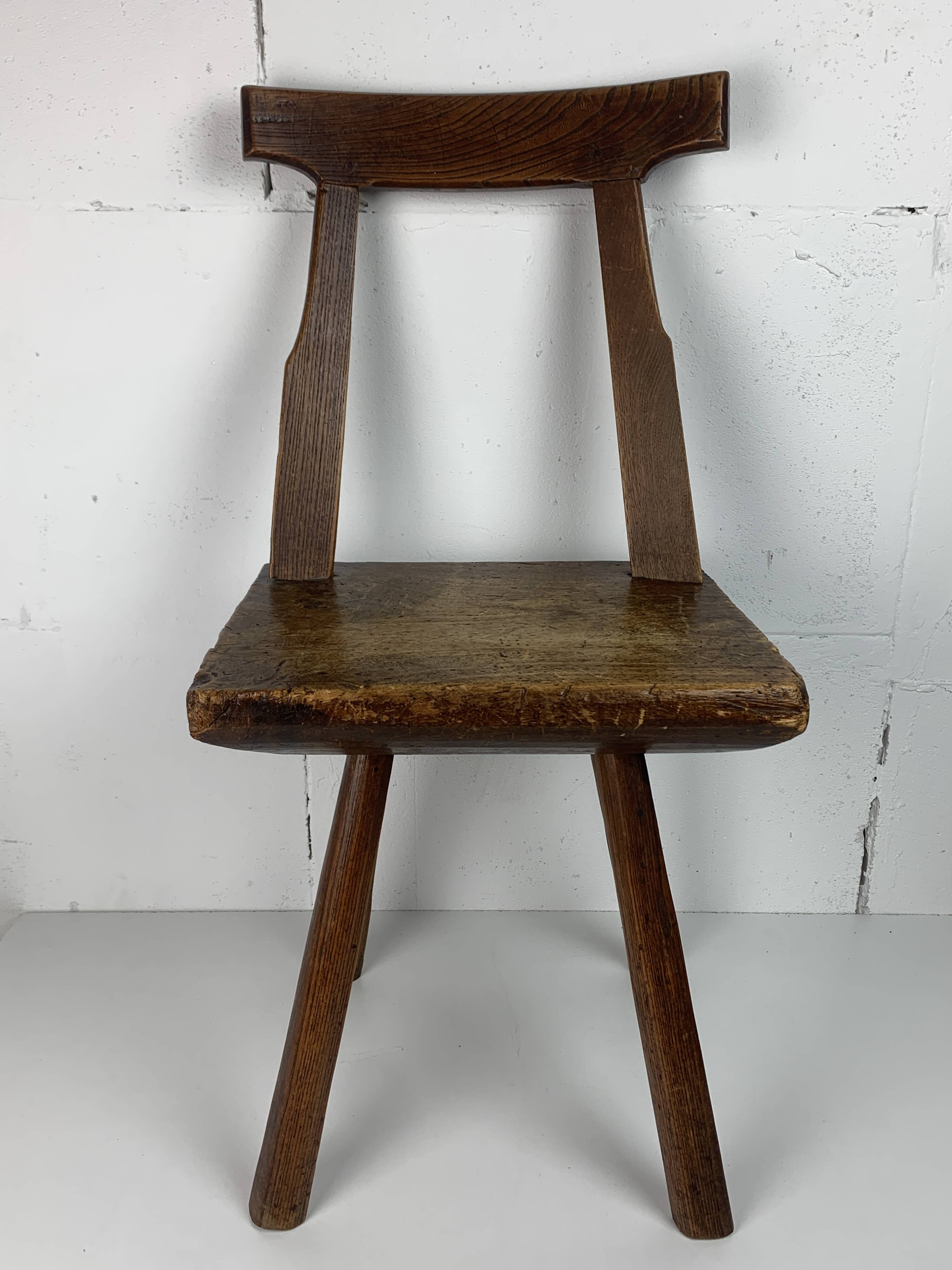 Chaise d'appoint brutaliste artisanale antique fabriquée à la main, style ferme néerlandais