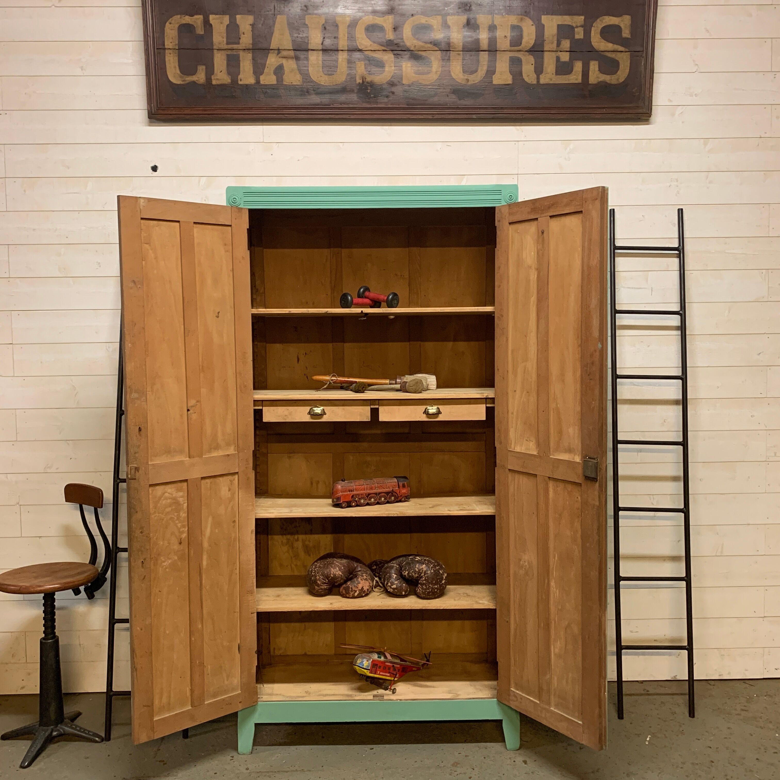 Parisian wardrobe two doors