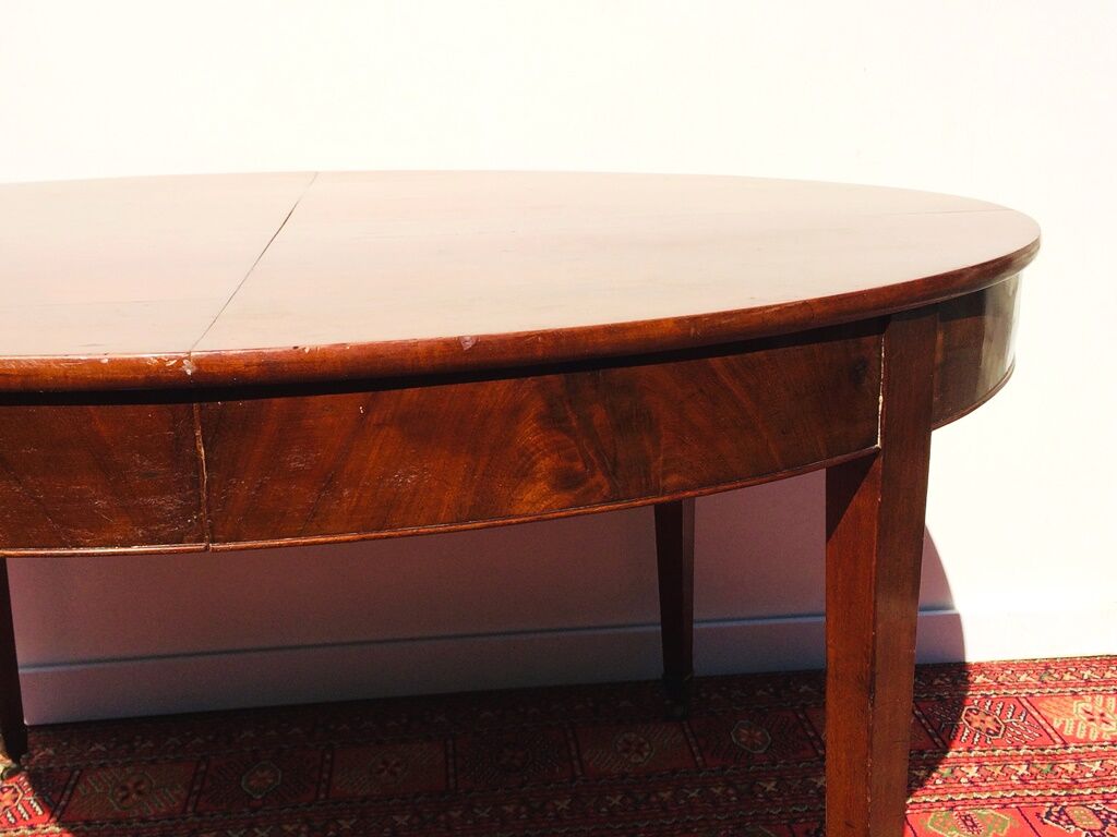 19th expandable empire table 4/6 p