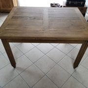 Extendable oak table