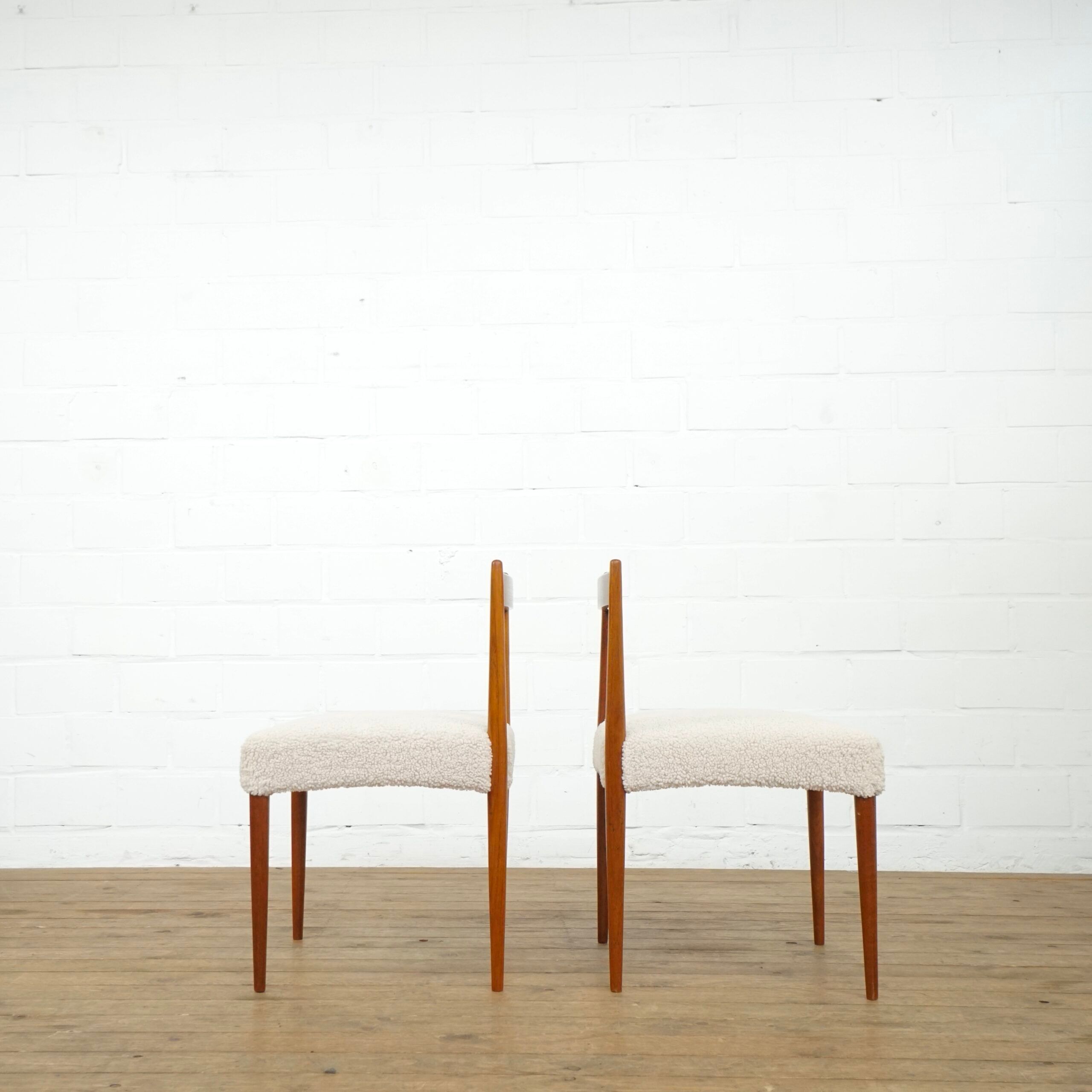 Ensemble de 6 chaises en teck avec nouveau tissu bouclé