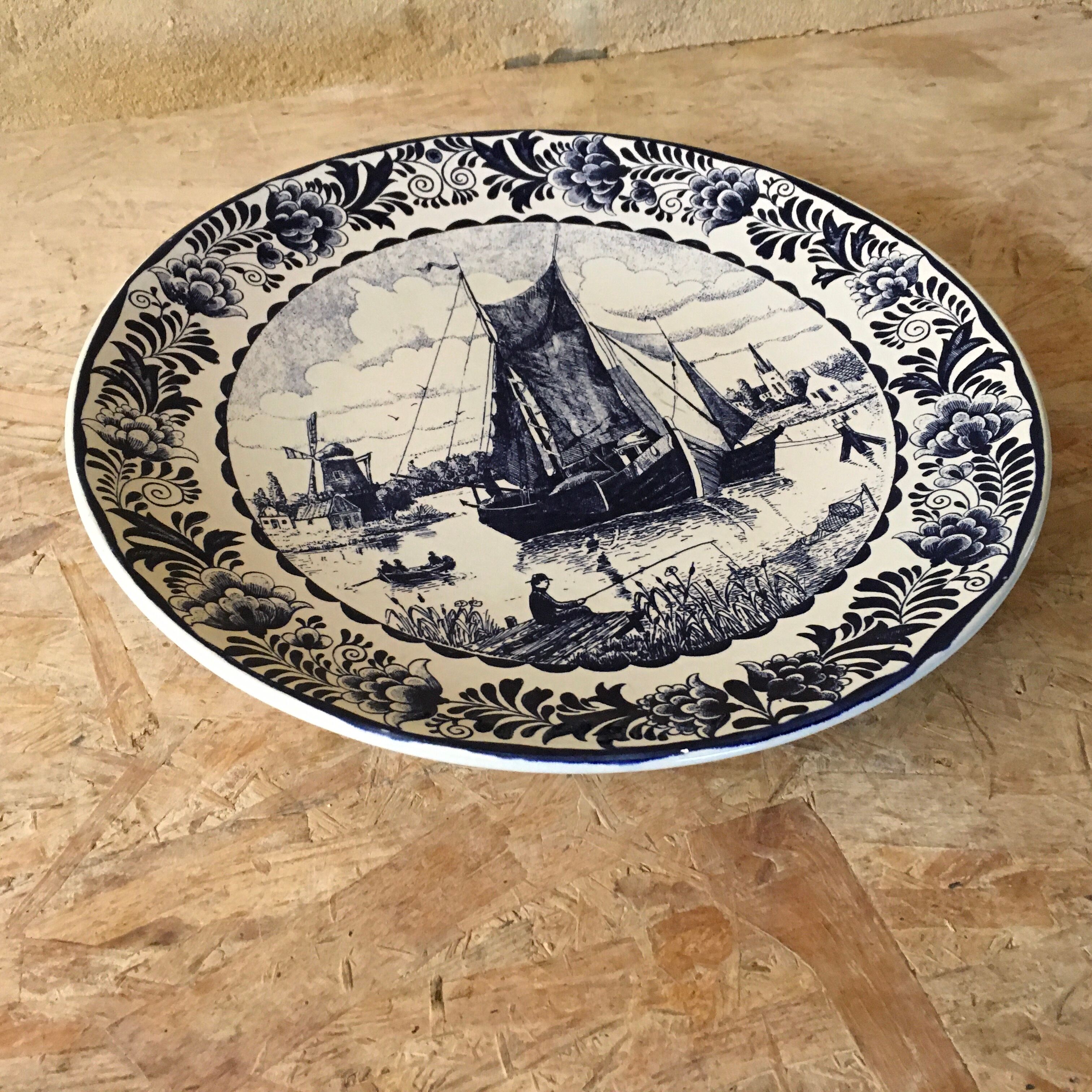 Faience dish from Delfts Blauw Chemkefa - made in Holland