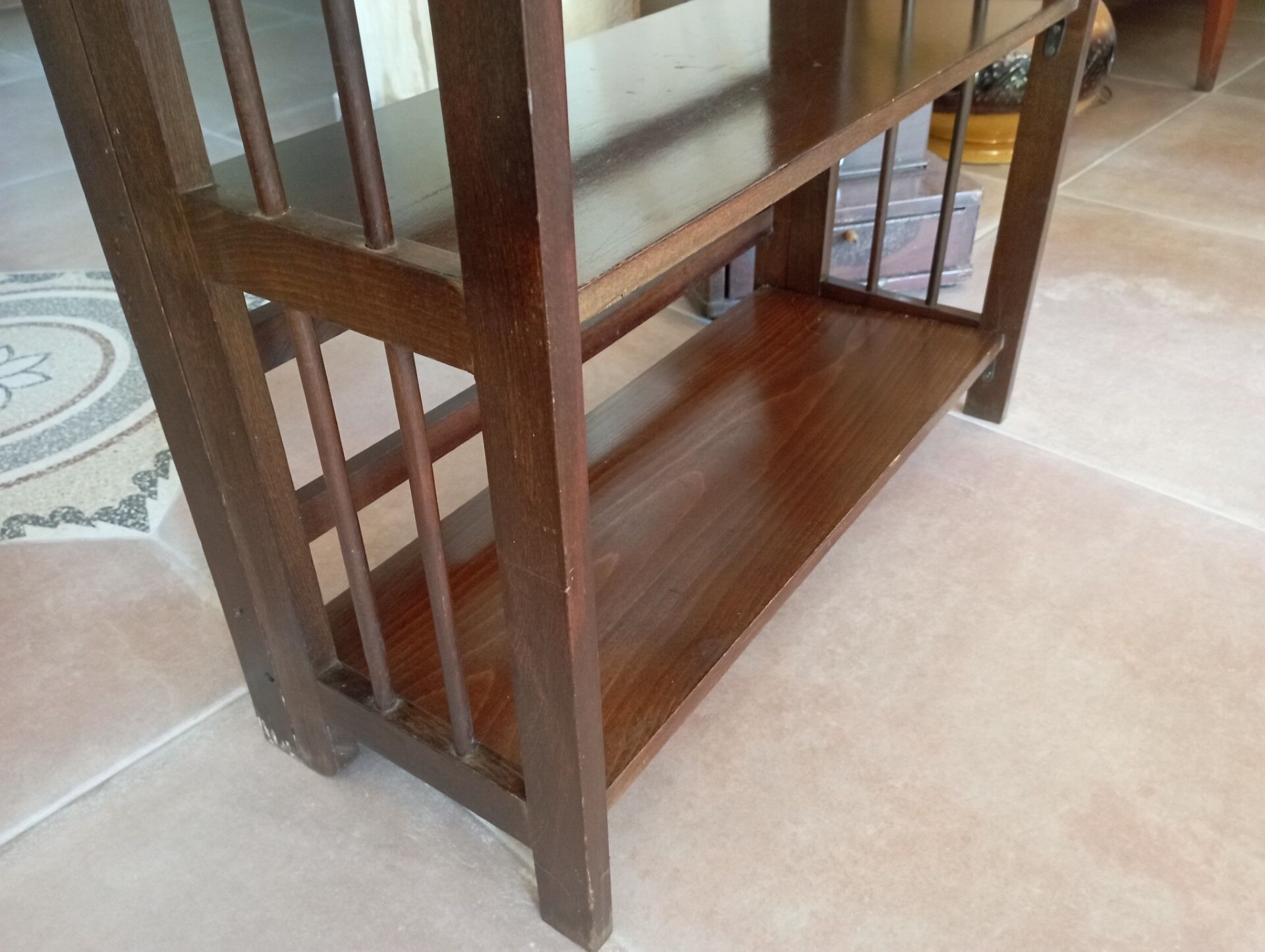 Foldable wooden shelf