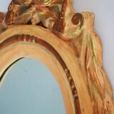 Miroir ancien à fronton en bois doré de style Louis XVI