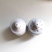 Duo salière poivrier porcelaine vintage