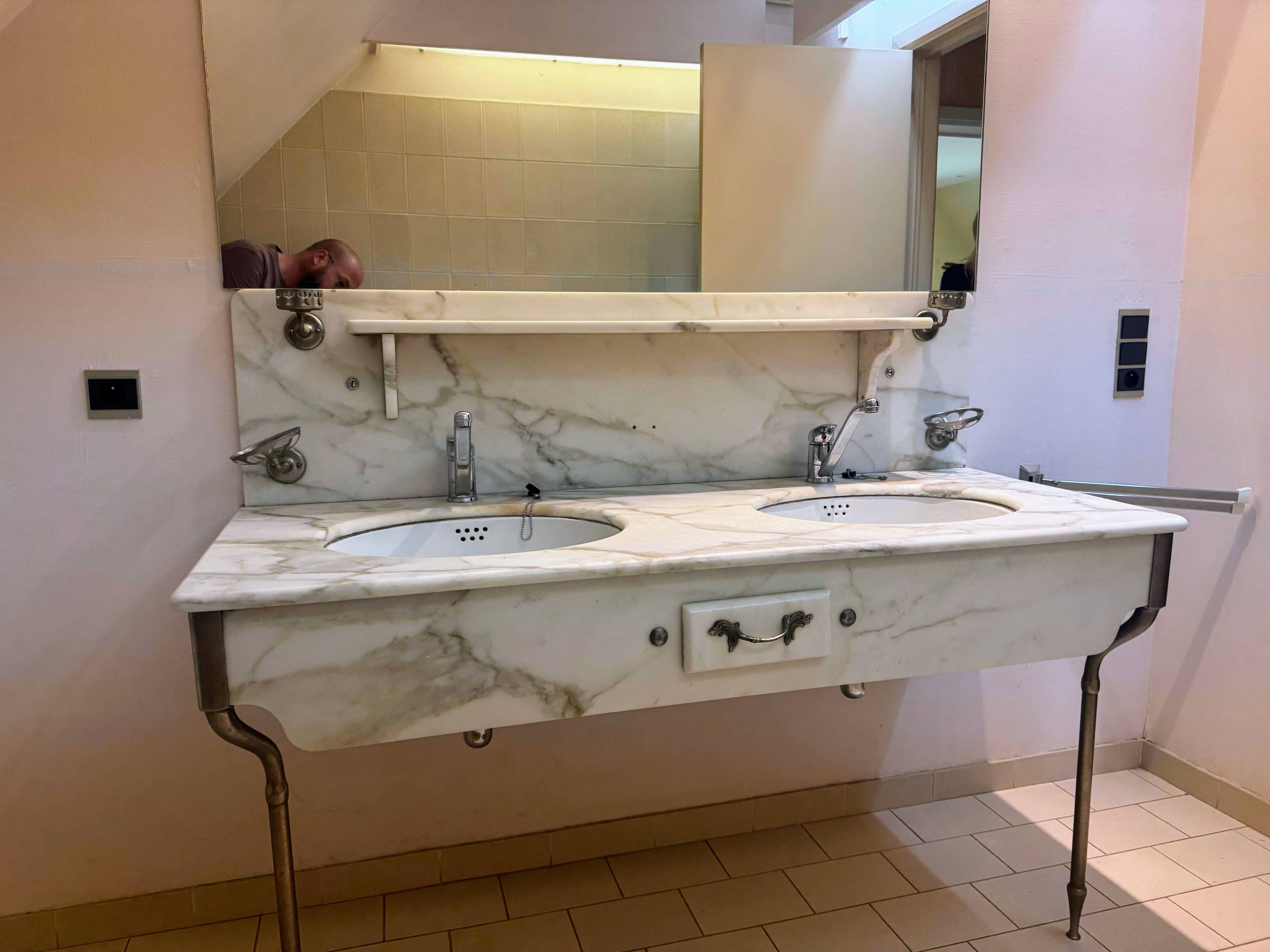 Double Art Deco washbasin unit - Calacatta marble - 1930s