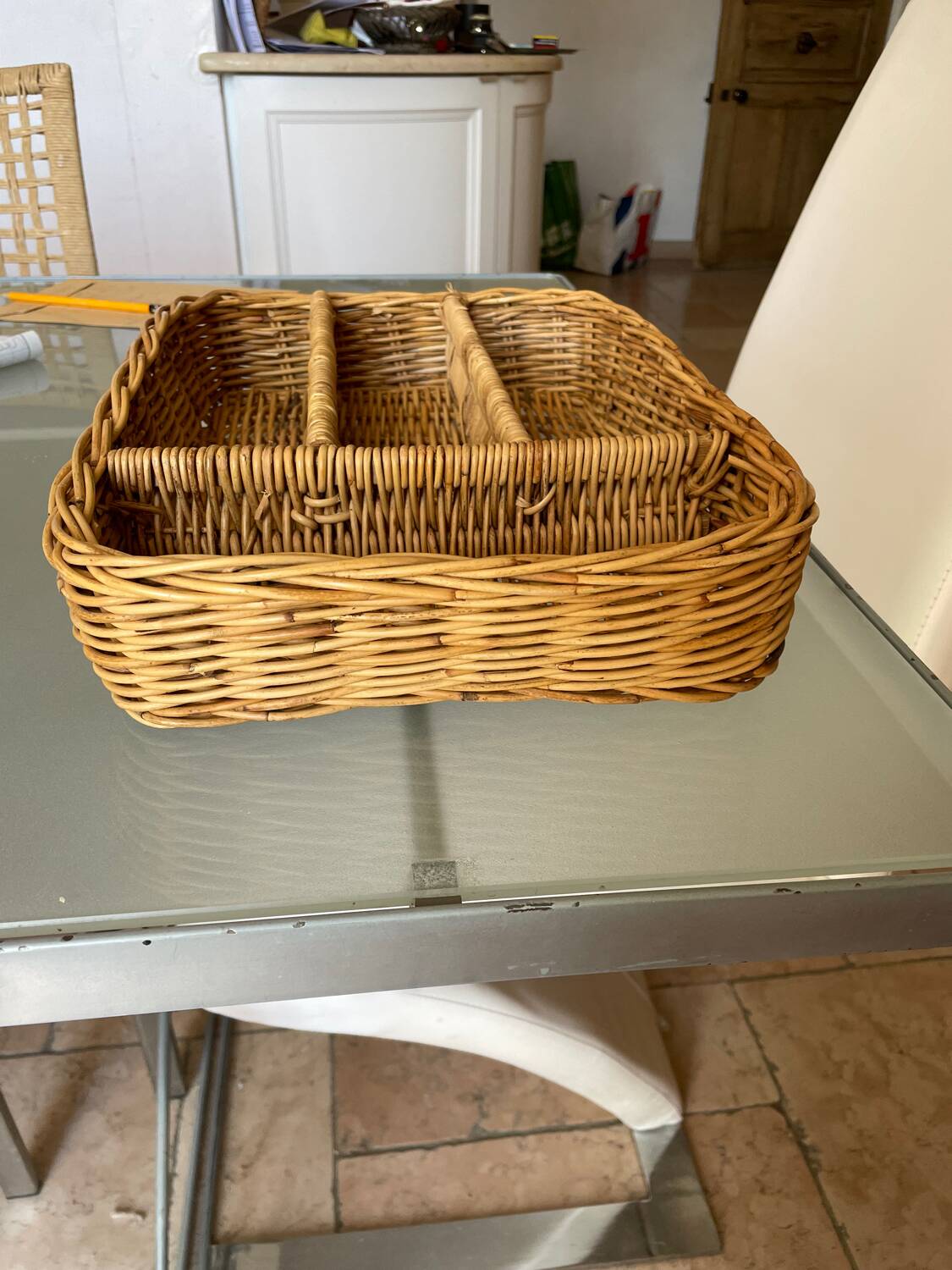 Cutlery storage basket