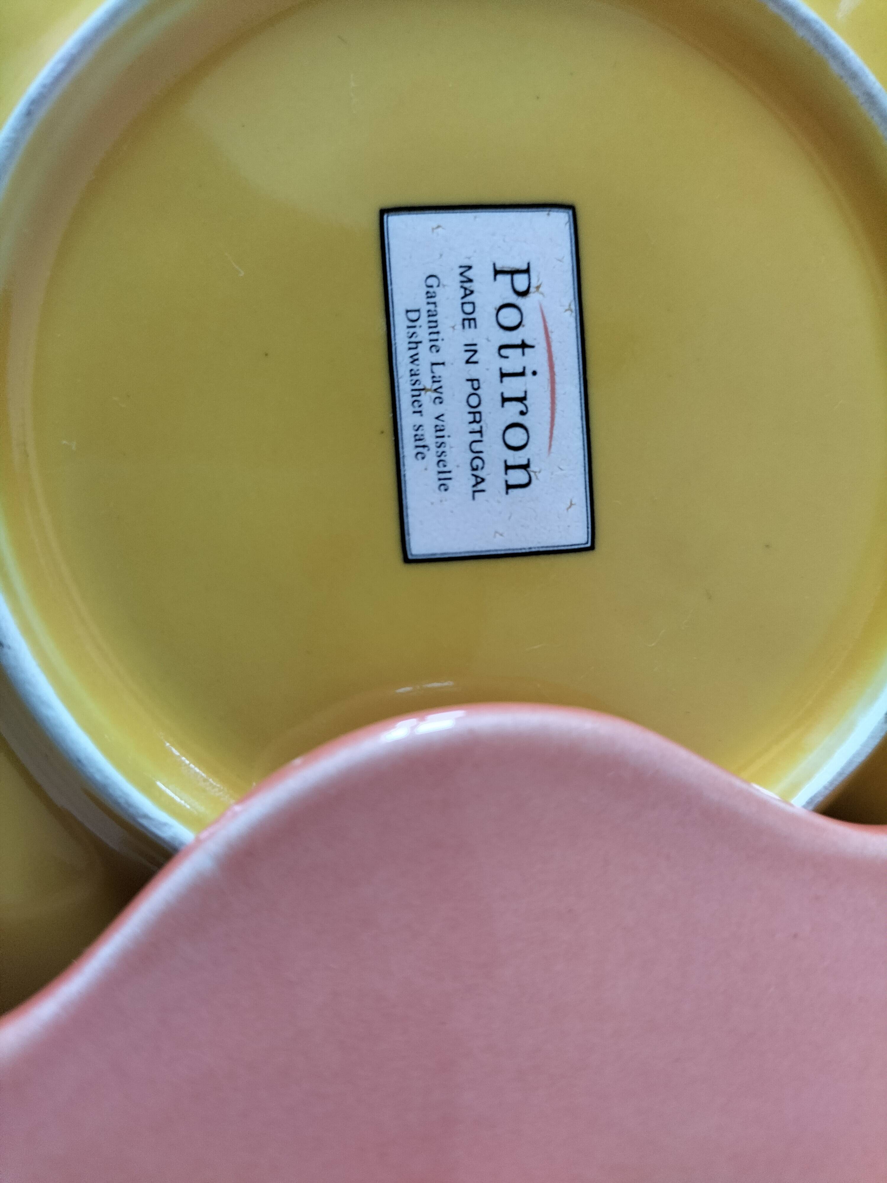 Ensemble de 12 pièces en céramique émaillée forme fleur
