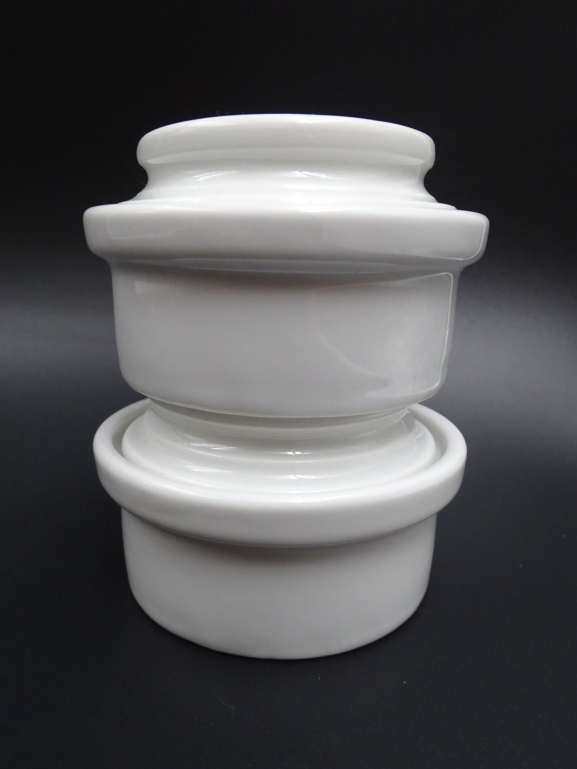 Pair of old buttermakers in thick porcelain from the brand Pillivuyt 1930
