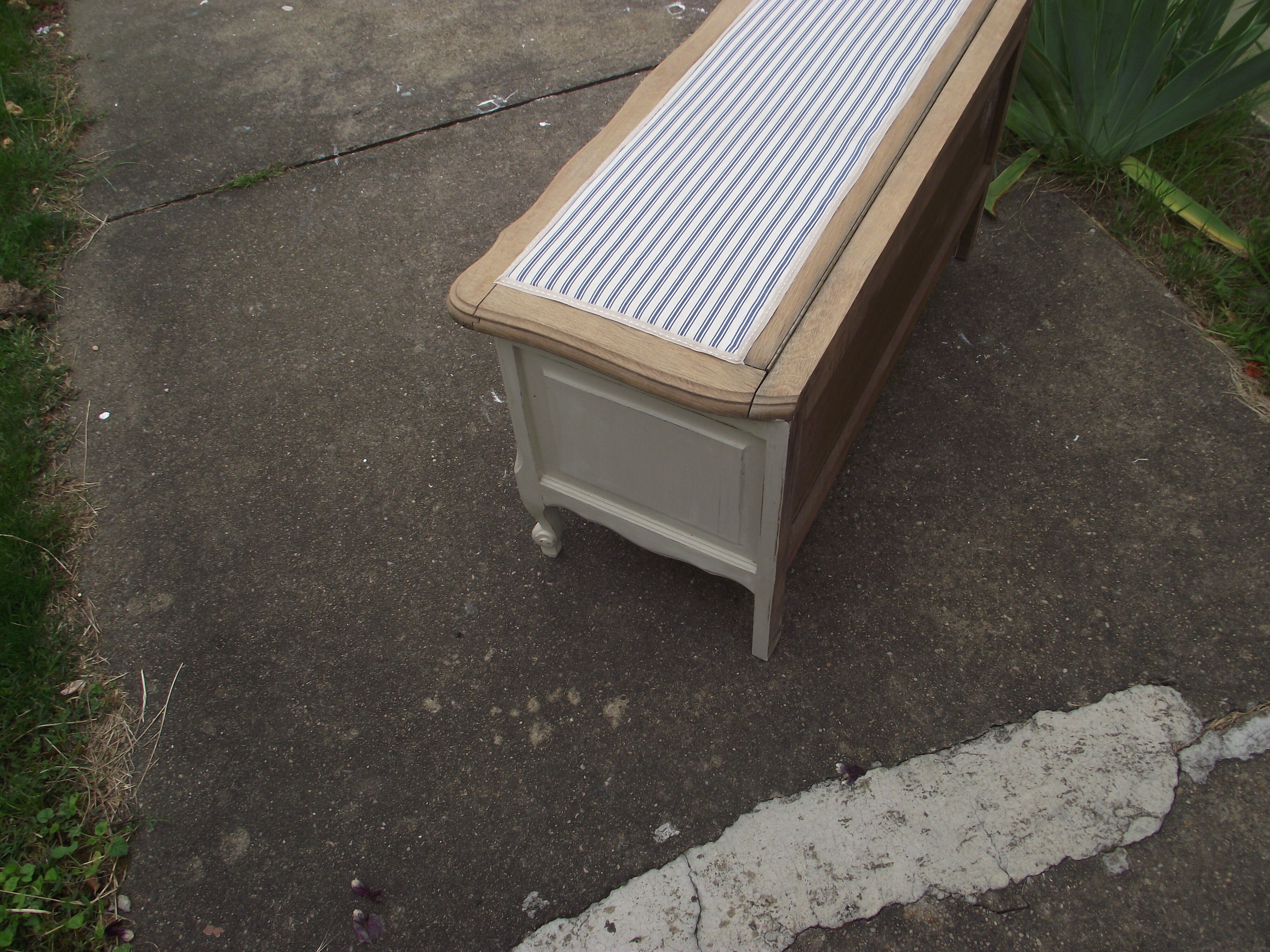 Louis XV-style chest bench in solid oak