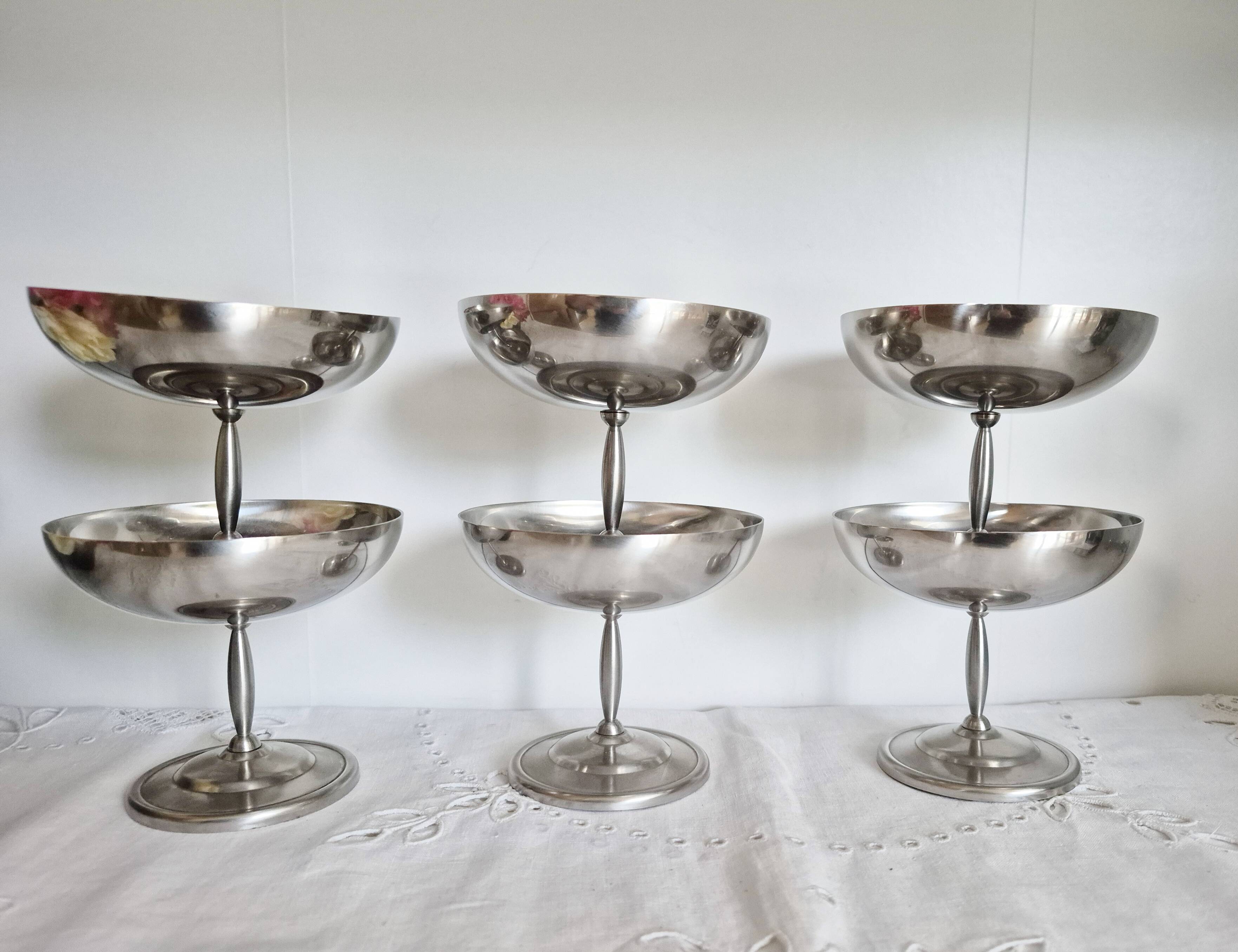Set of 6 vintage footed ice cream bowls, made of 18/10 stainless steel.