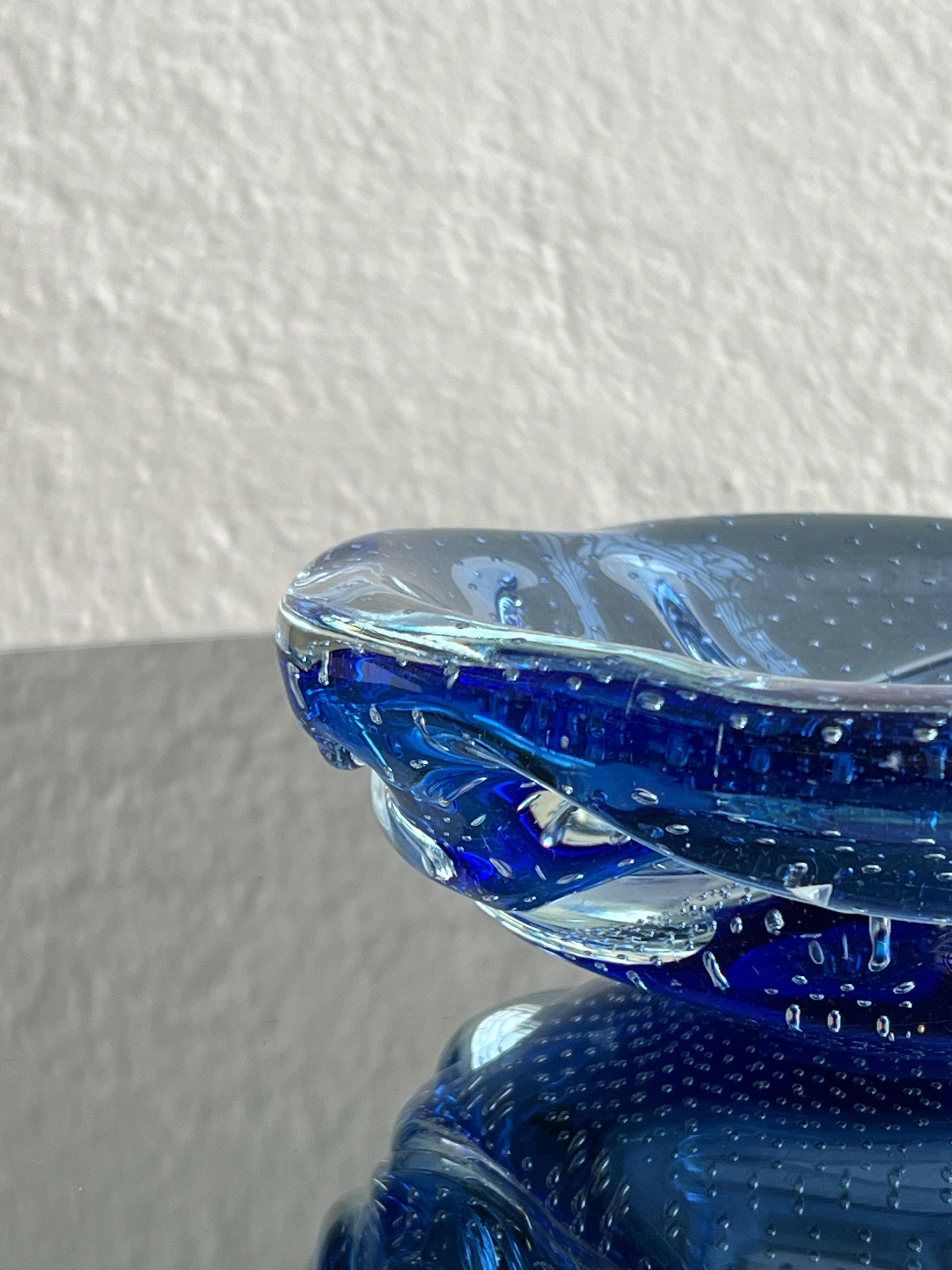 Bol décoratif en verre de Murano "Bullicante" bleu, objet de collection vintage