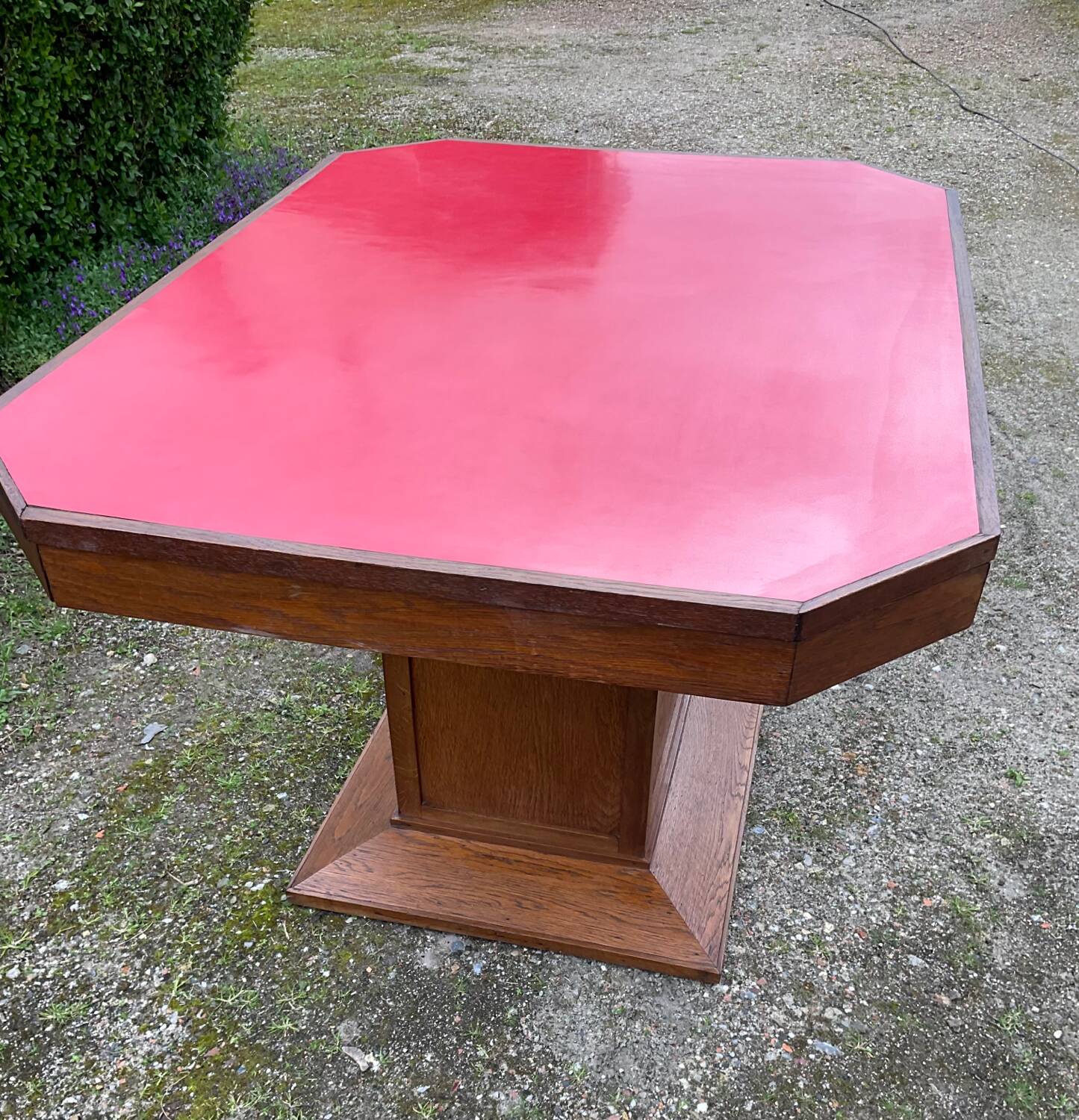 Art Deco dining table in wood and red Formica