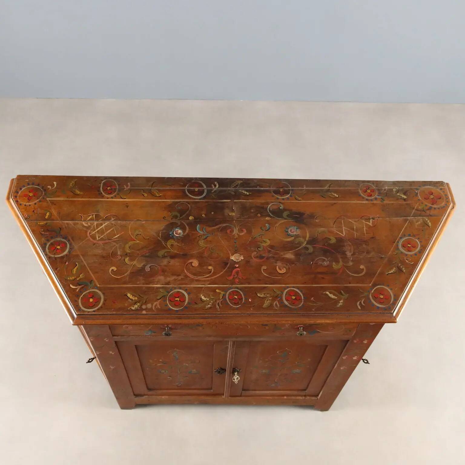 Buffet d’angle ancien en bois de cerisier avec tiroirs, Italie, XIXe siècle