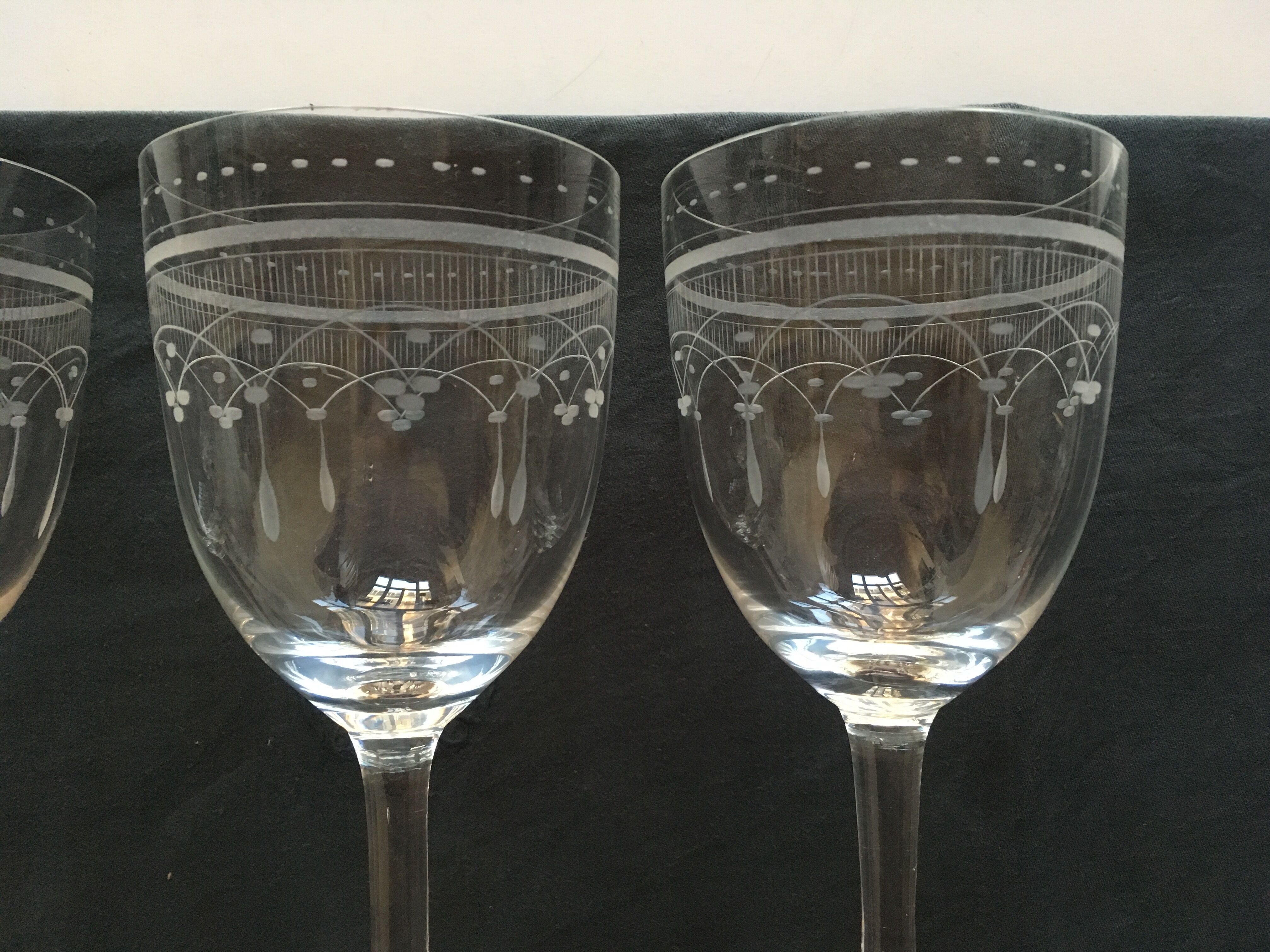 Set of 4 glasses of crystal 18th engraved decoration
