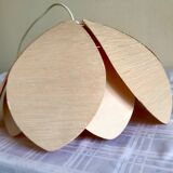 Suspension lotus flower petals