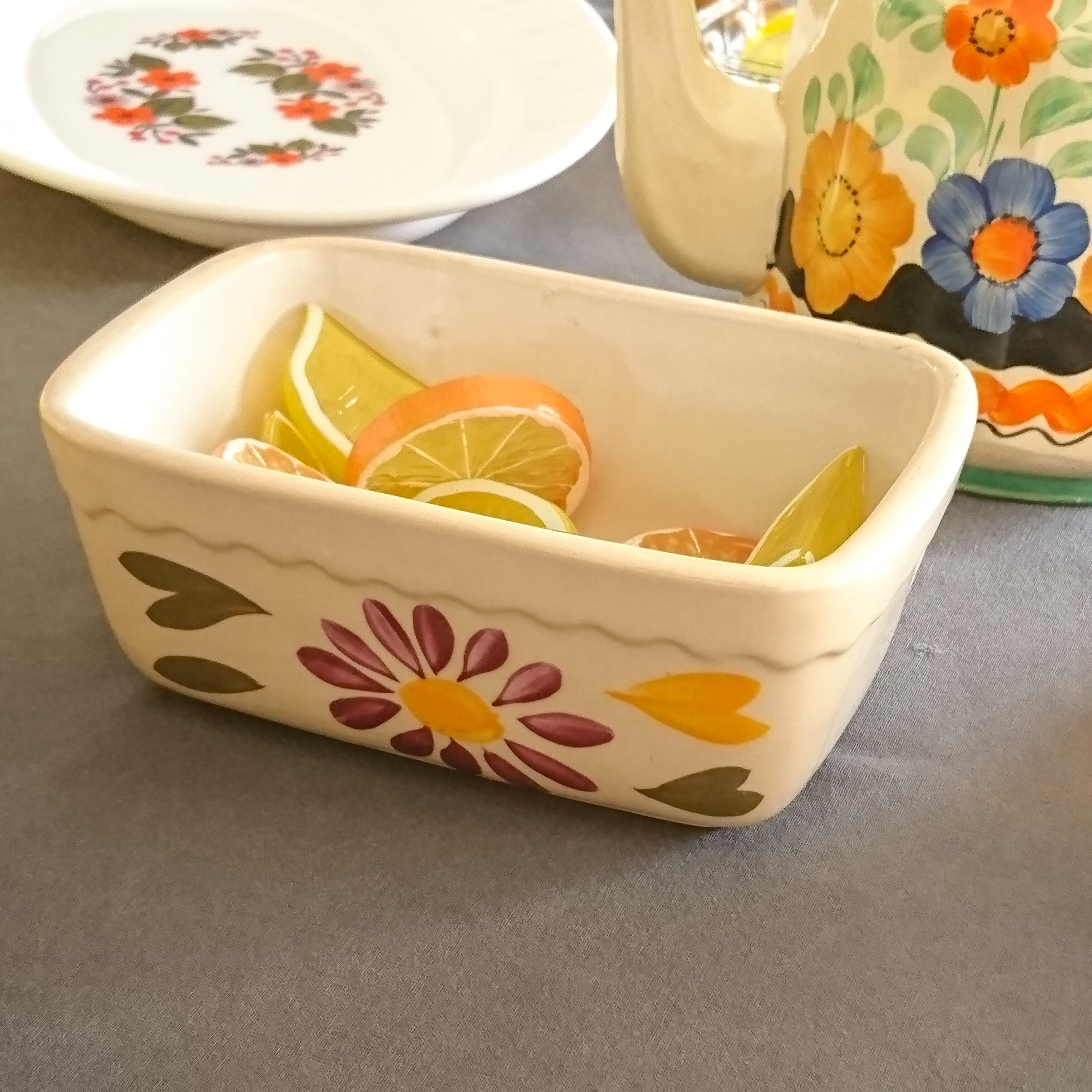 Small rectangular oven dish in hand-painted beige sandstone