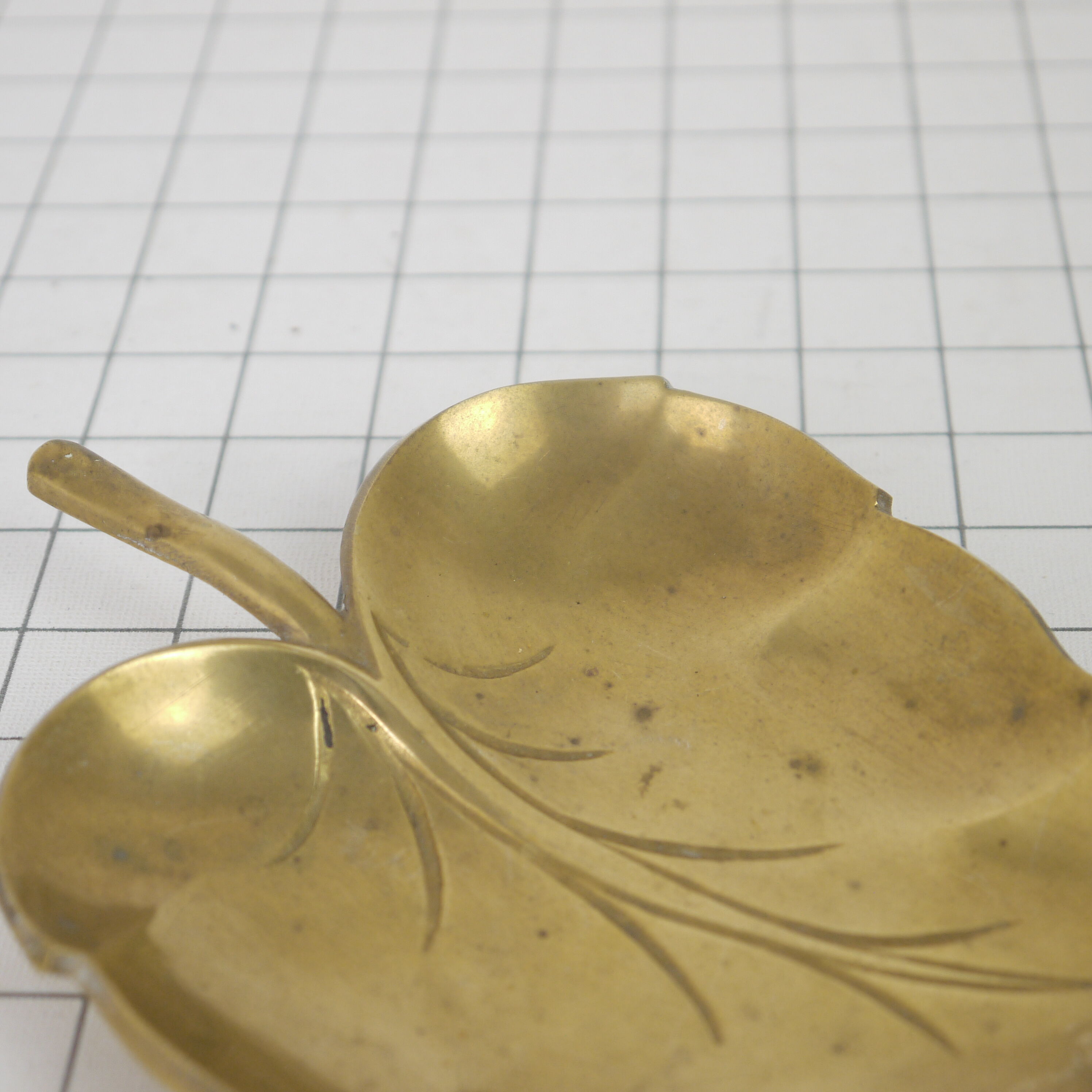 Leaf trinket bowl in brass