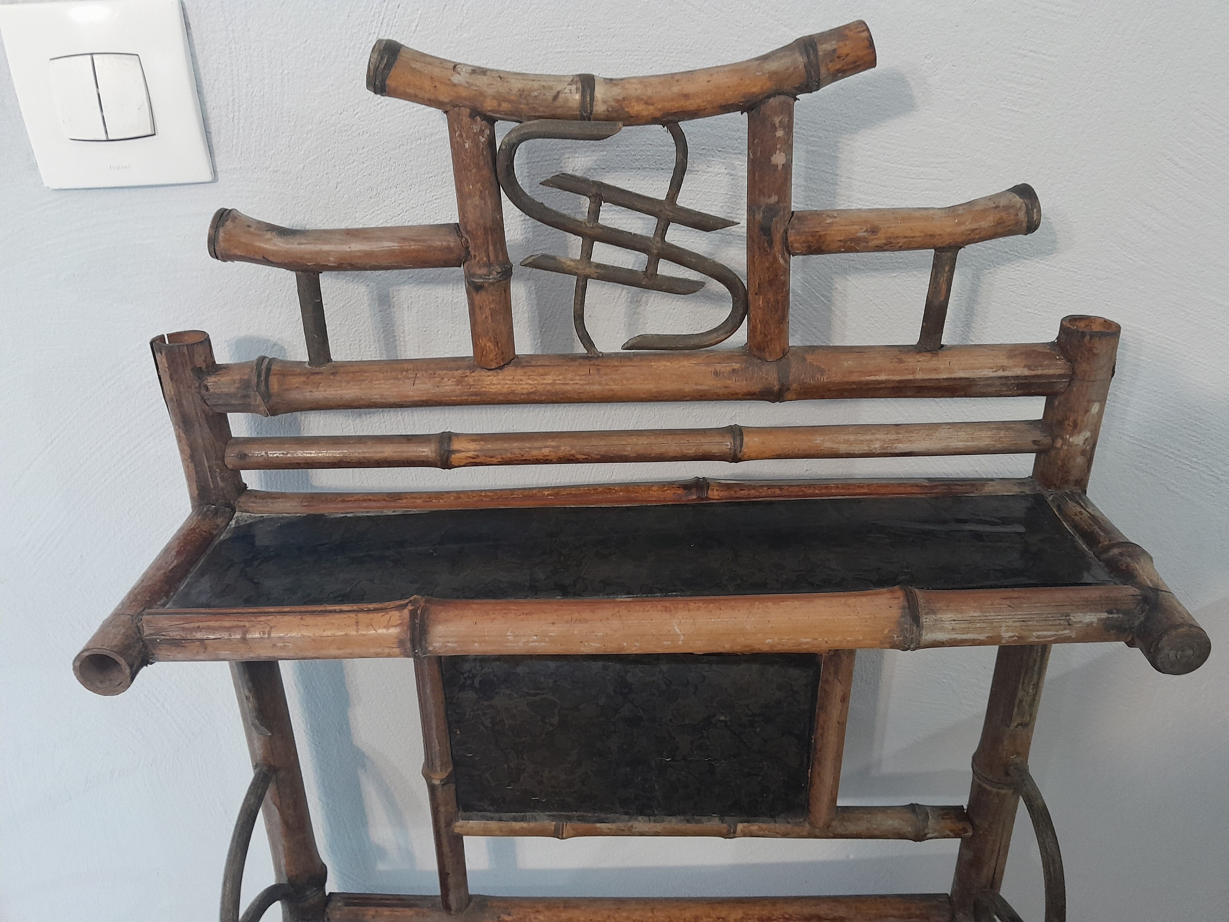 Shelf furniture in lacquered Japanese Chinese bamboo