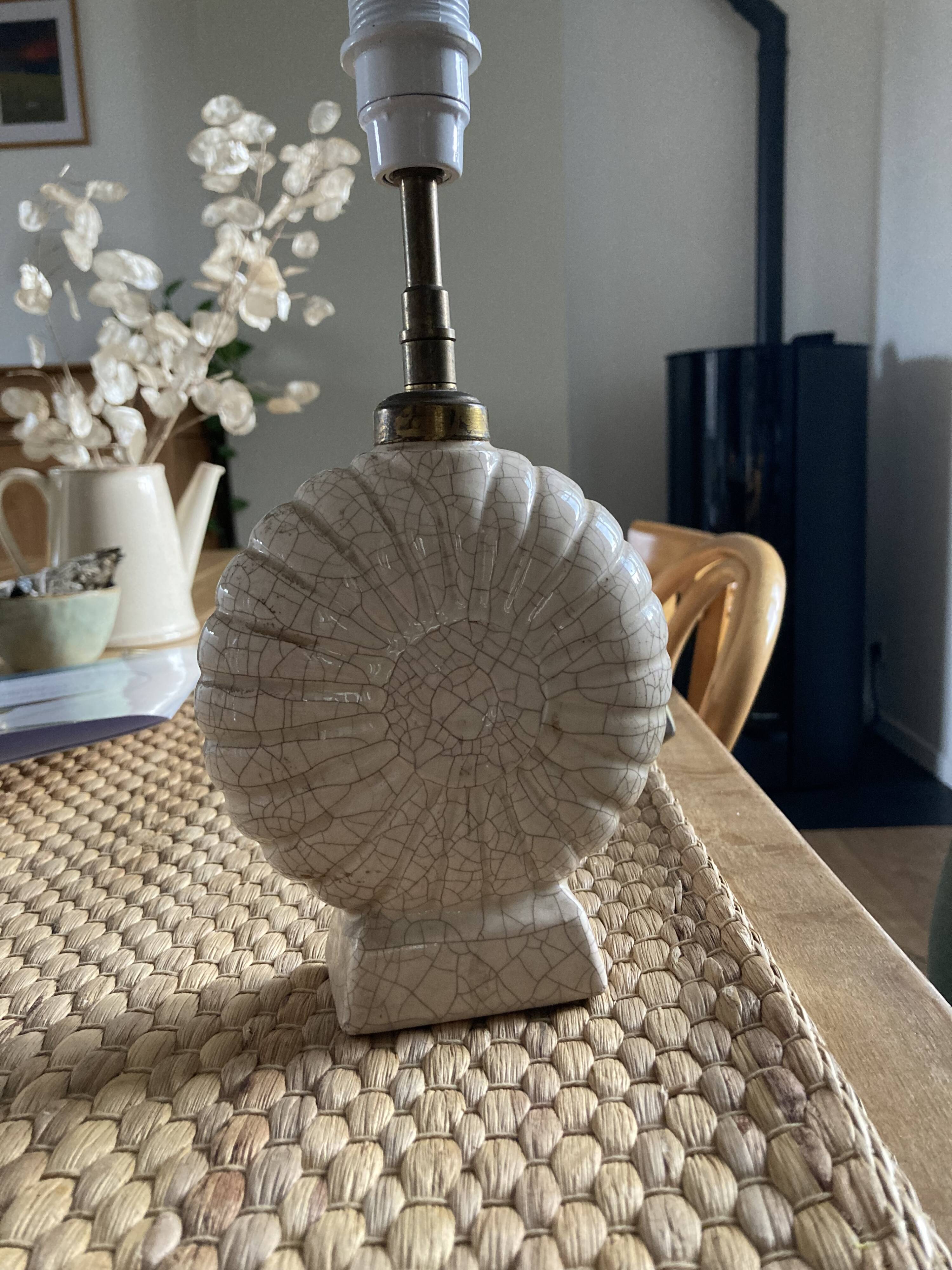 Cracked ceramic shell lamp base