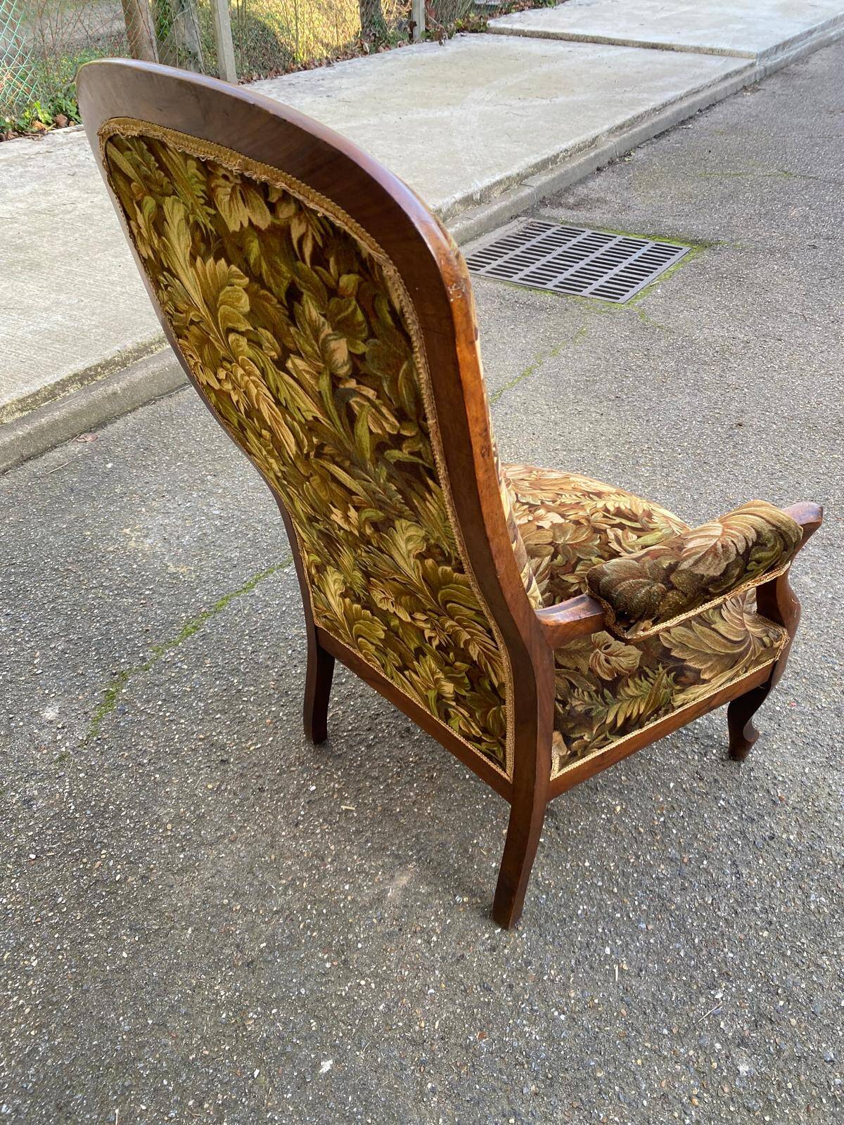Louis XV Voltaire armchair in solid wood and floral velvet fabric from the years.