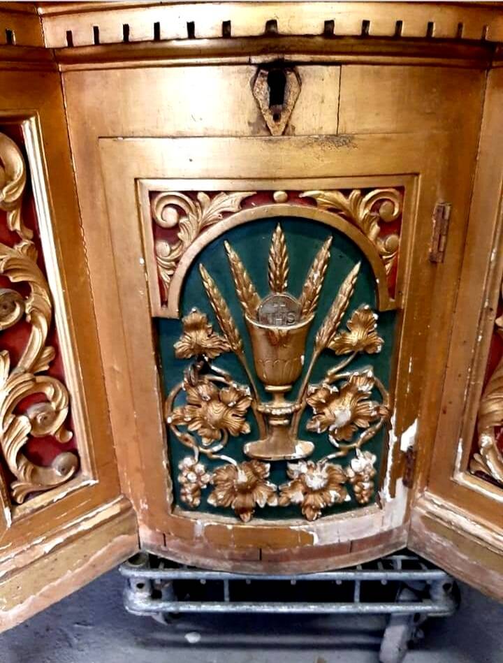 Superb early 19th century church tabernacle in gilded stuccoed wood