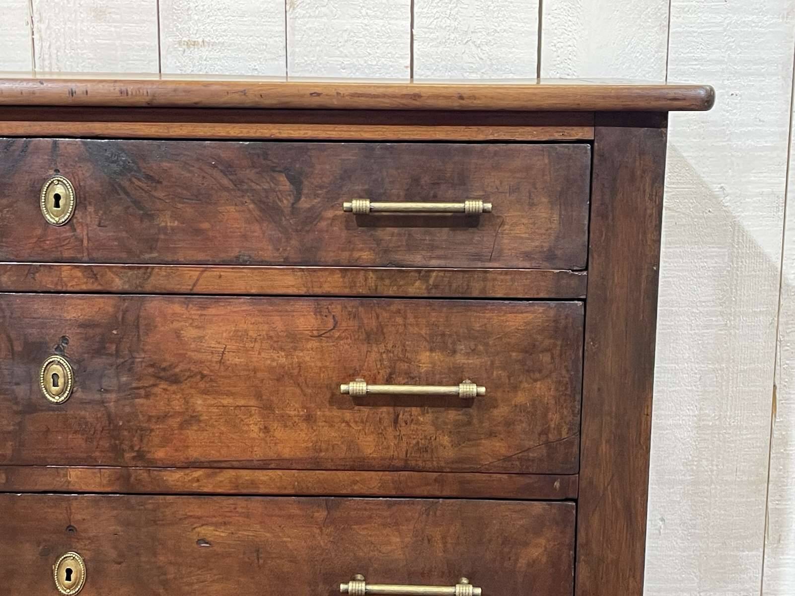 Commode en noyer fin XIXème
