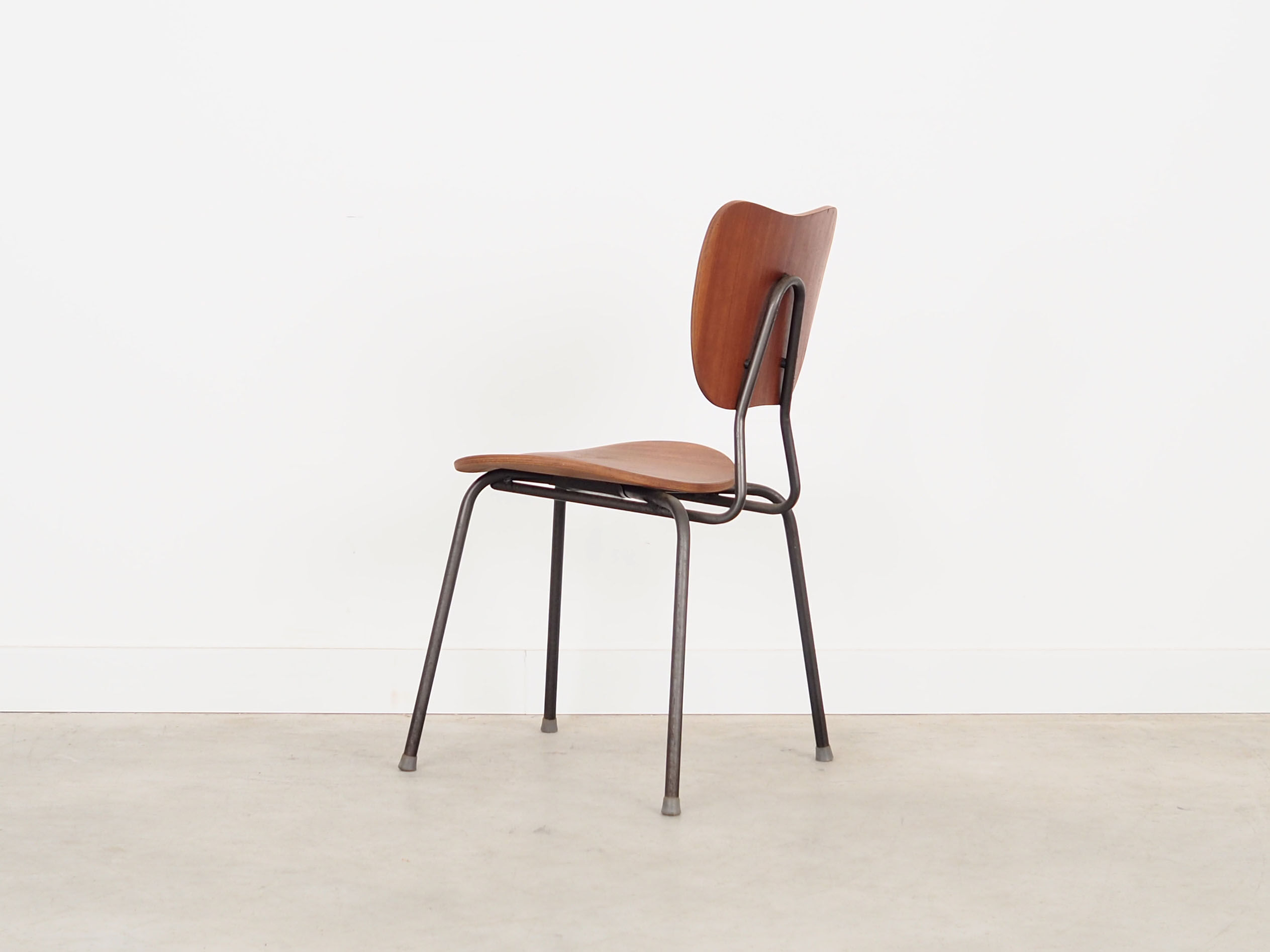 Chaise en teck, design danois, années 1960, production: Danemark