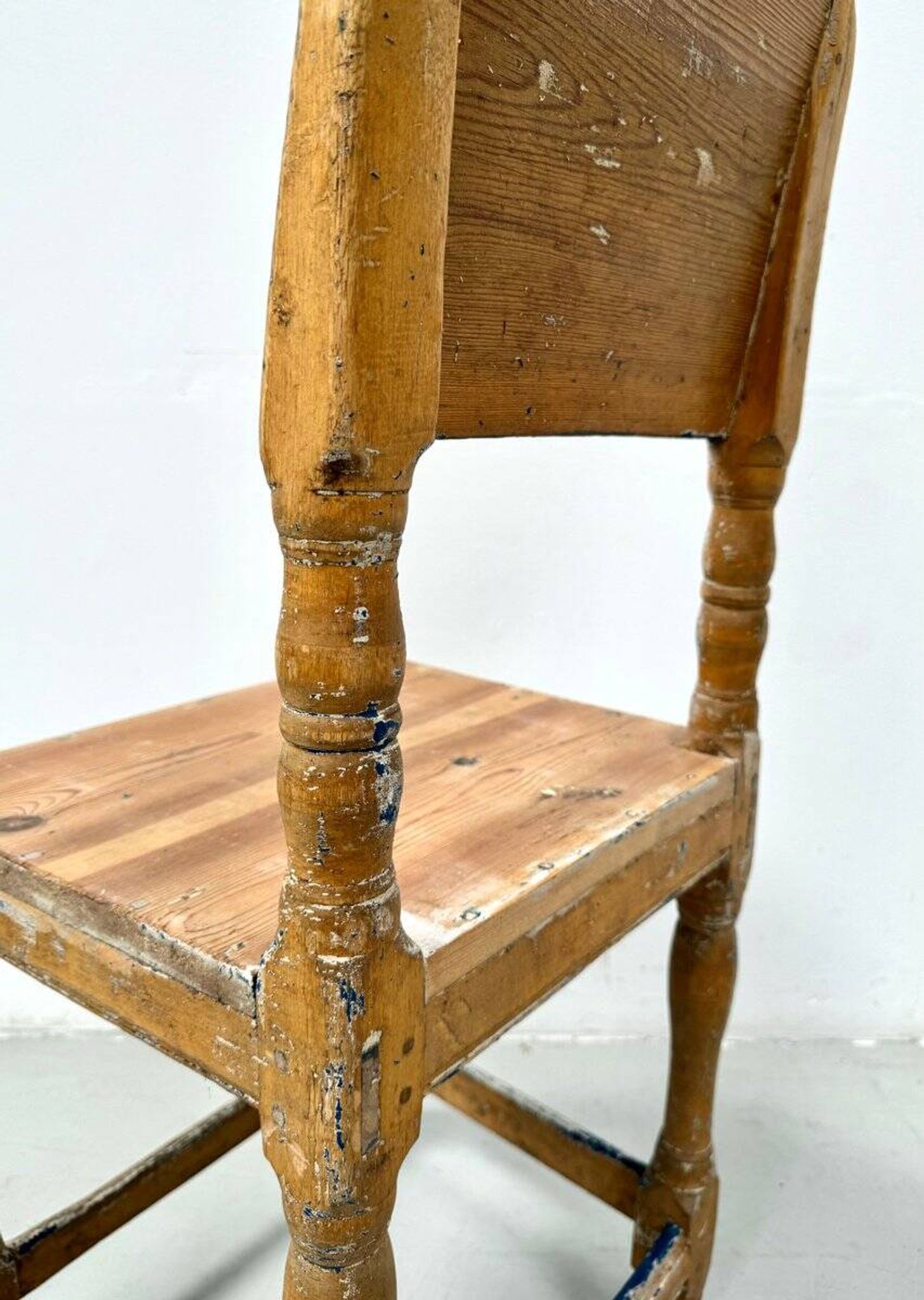 Chaise ancienne suédoise de style gustavien en pin du XVIIIe siècle