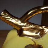 Apple-shaped liquor decanter