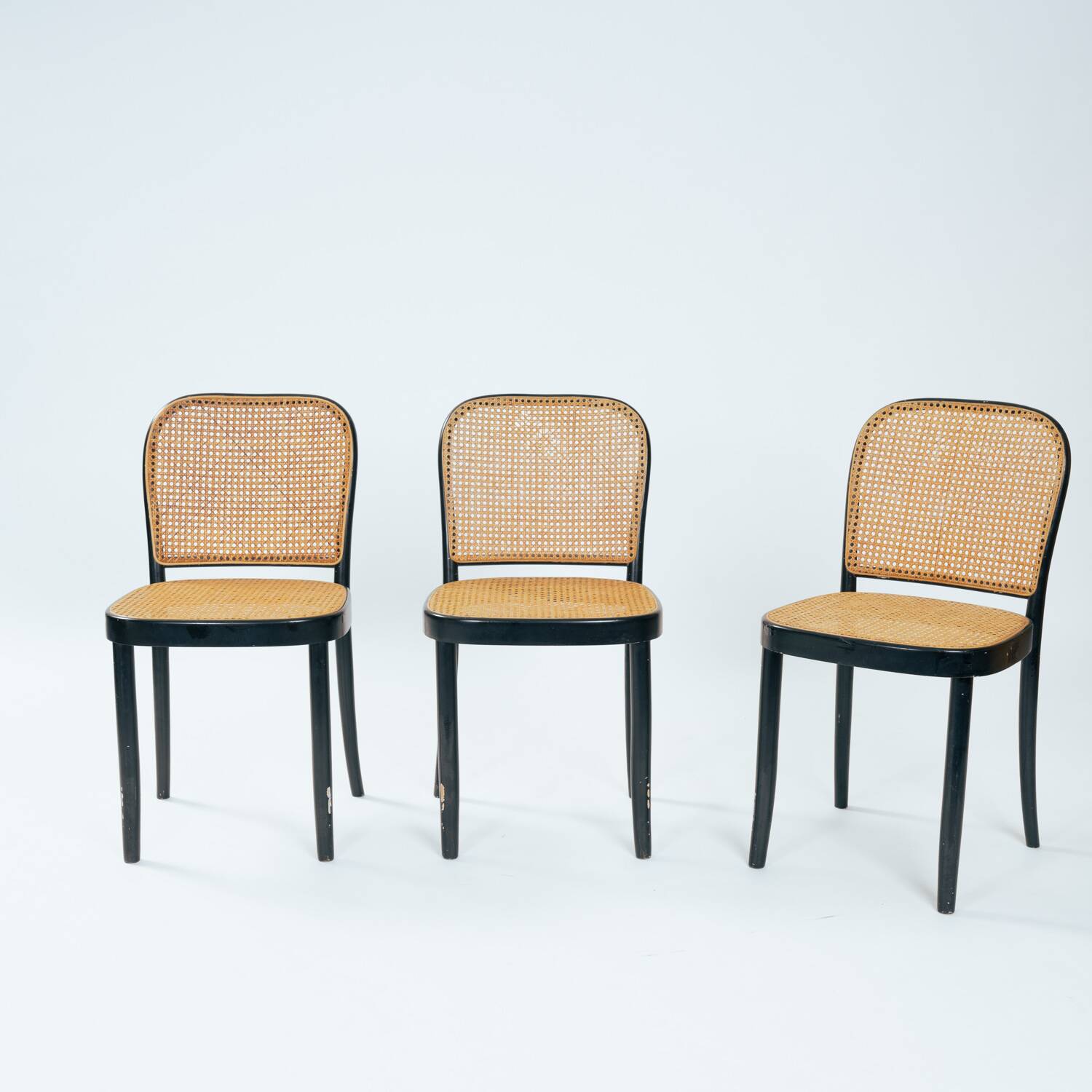 3 chaises Hoffmann Prague 811 en cannage d'après Thonet