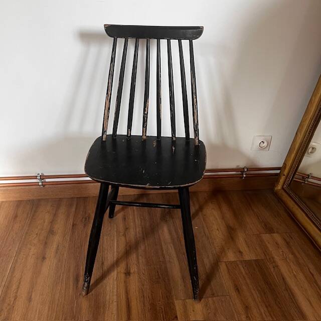 Black fanett type chair