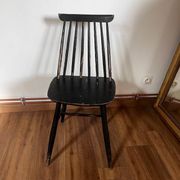 Chaise noire type fanett