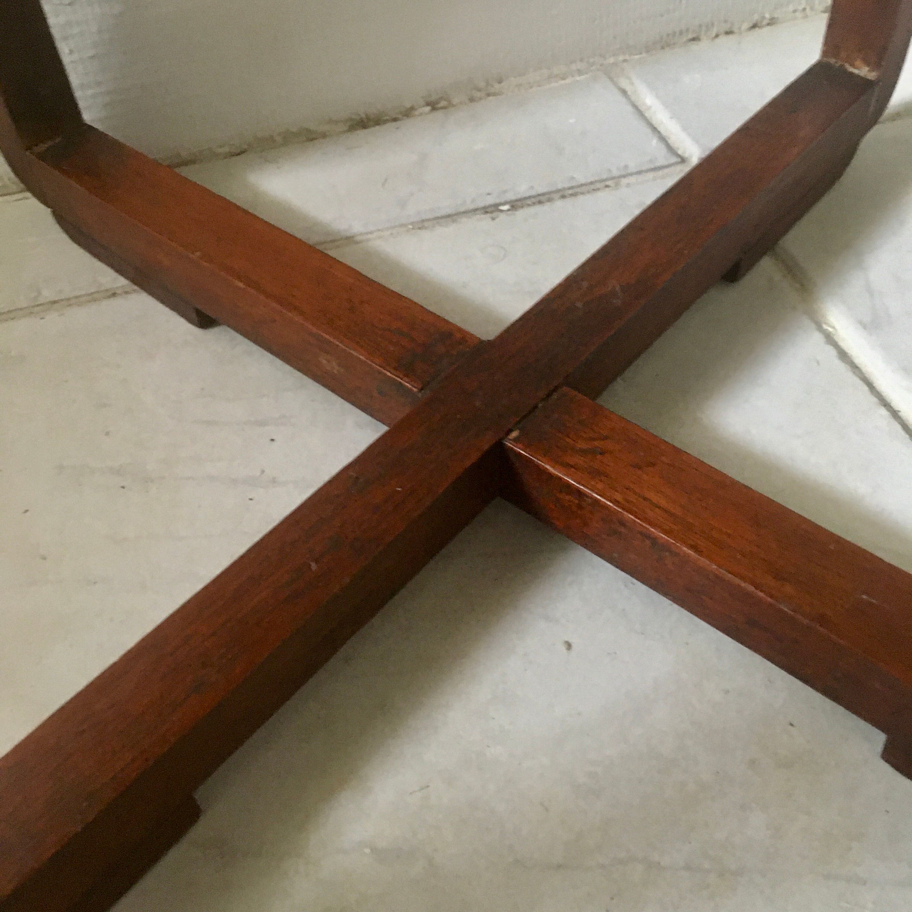 Scandinavian pedestal table