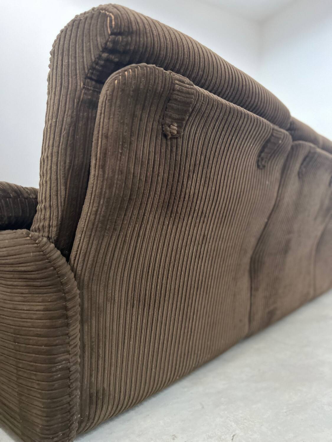 Ancien canapé vintage 3 place Airborne design français Cadestin velour