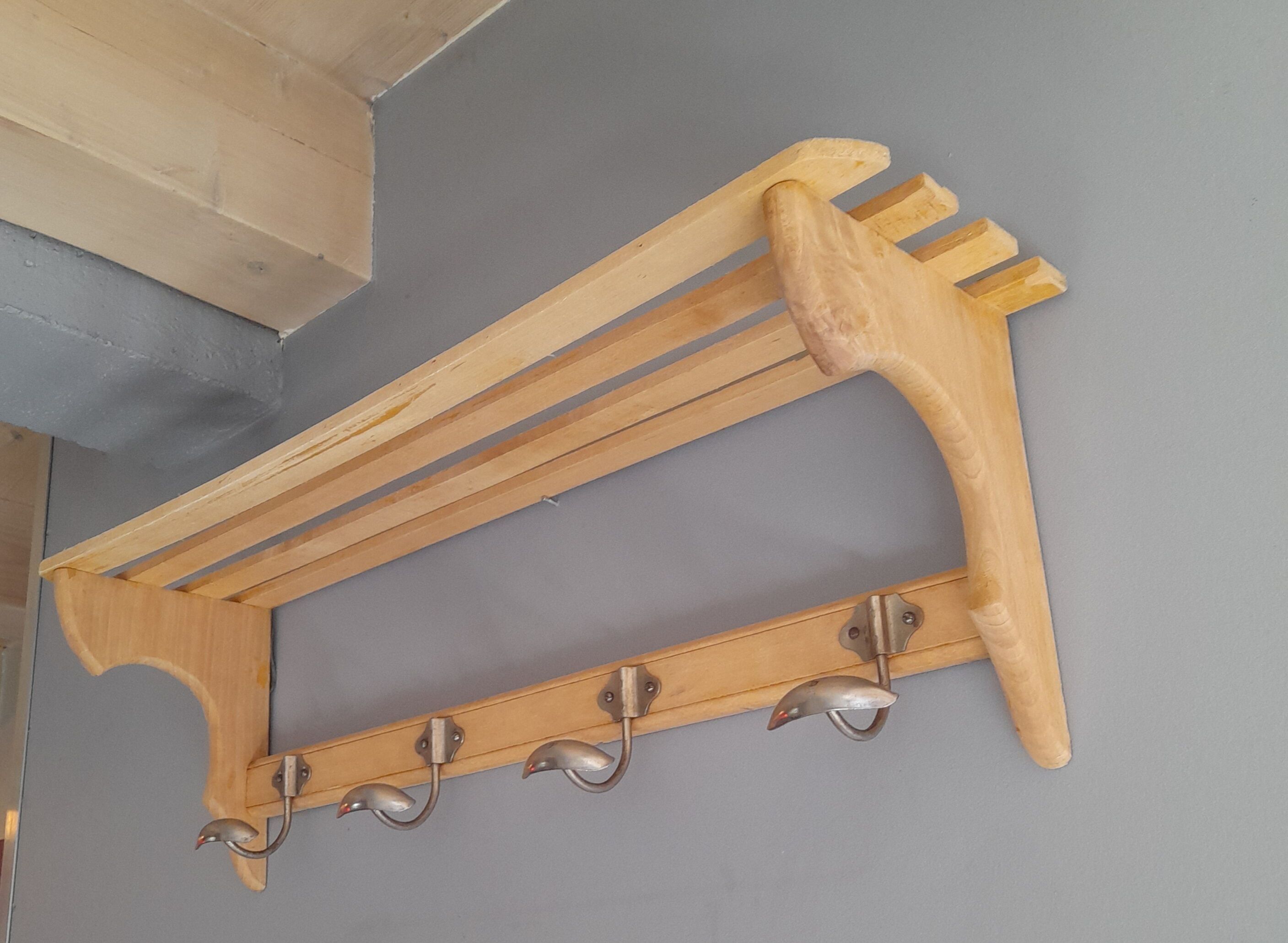 Cloakroom coat rack