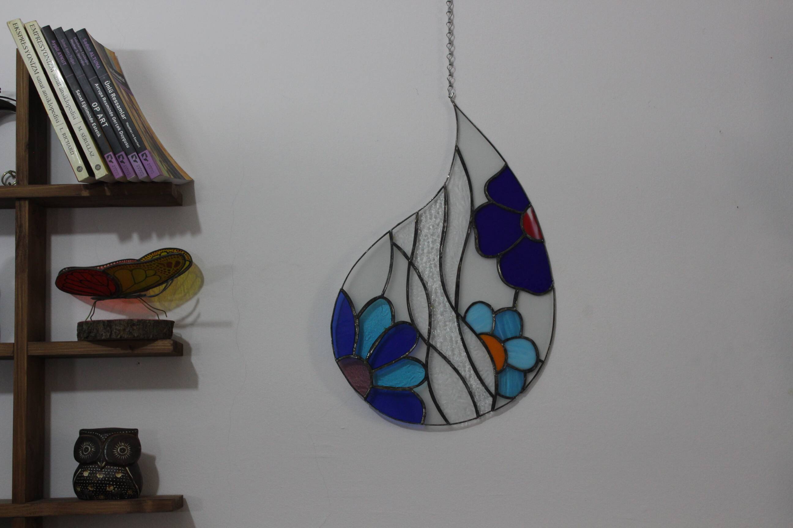 Vitrail décoratif “Goutte d’eau” – Verre coloré fait main, 40 × 40 cm