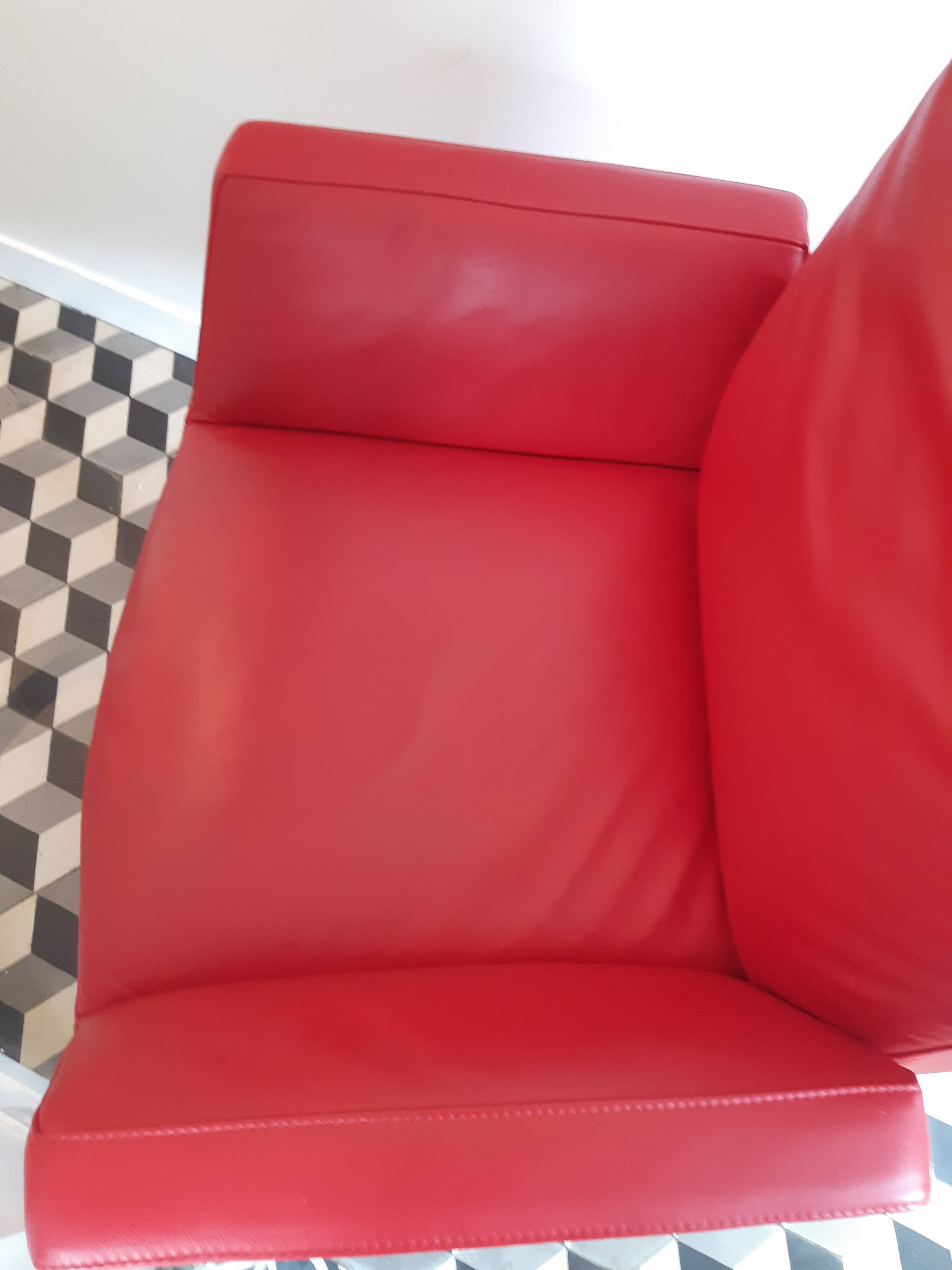 Poltrona Frau Chancellor President red office chair with wheels