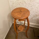 Pedestal table