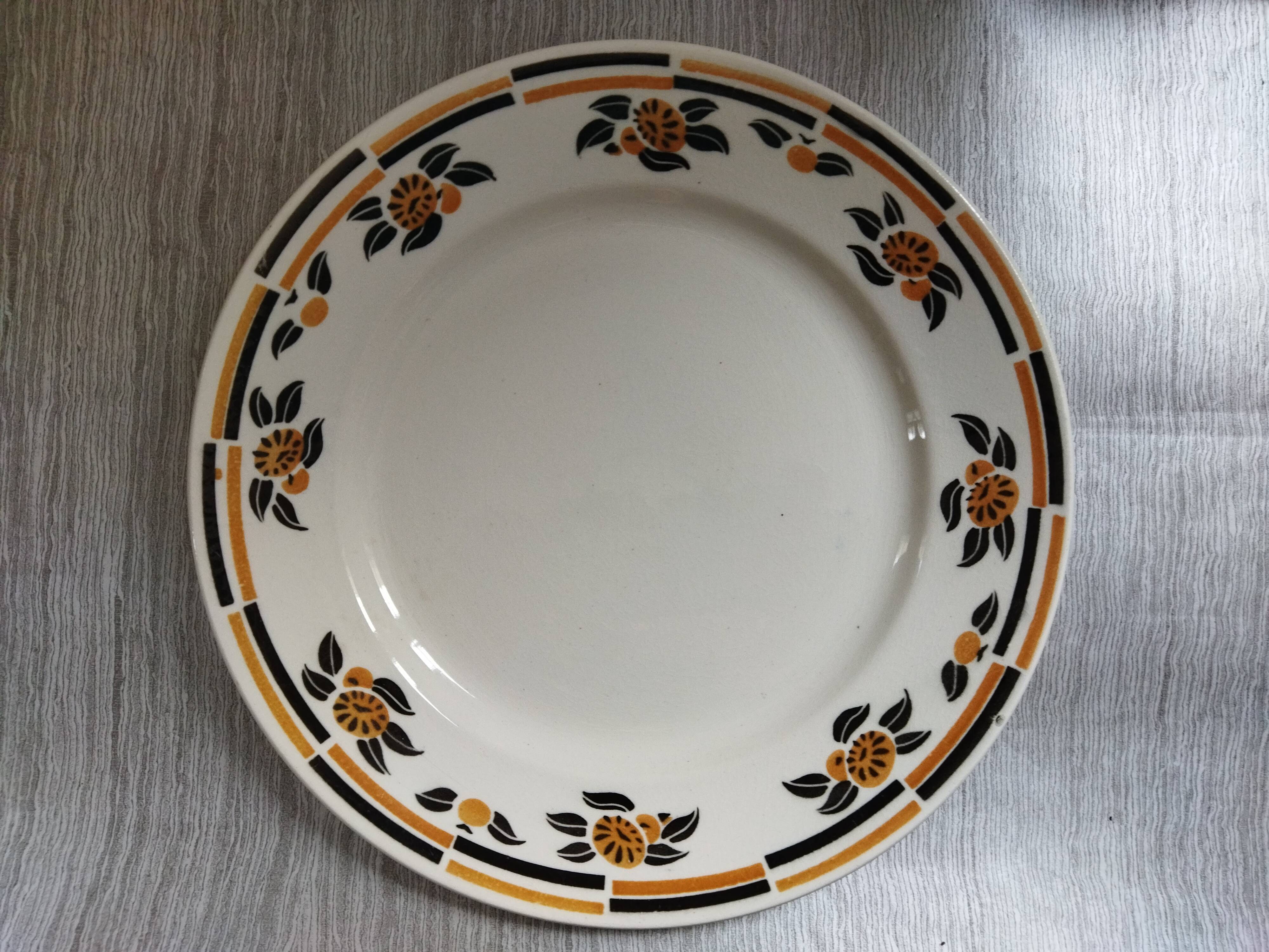 8 Badonviller “Modern” plates