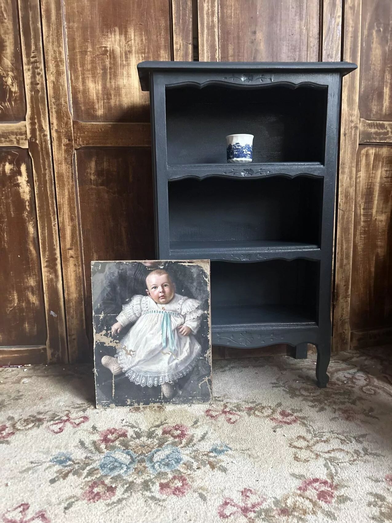 Antique mini oak bookcase – small 19th-century library with slate patina, a lovely rarity.