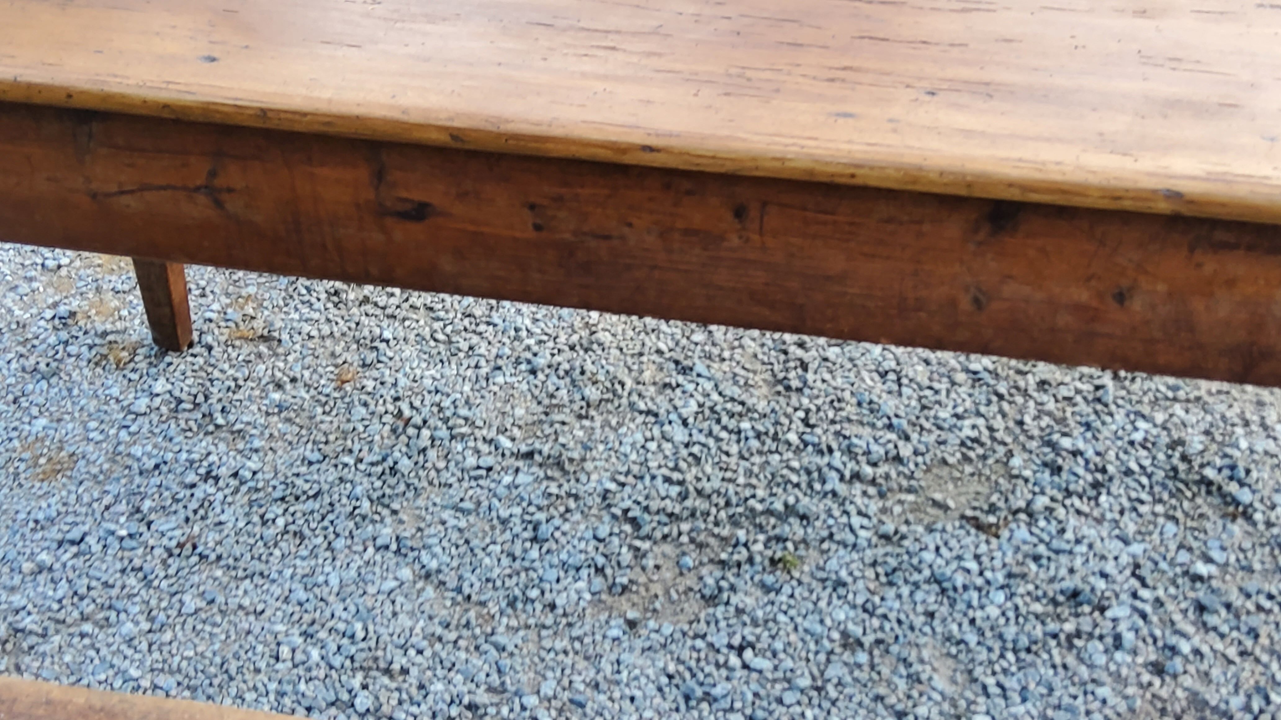 Farm table nineteenth century feet spindles 251cm and its 2 benches