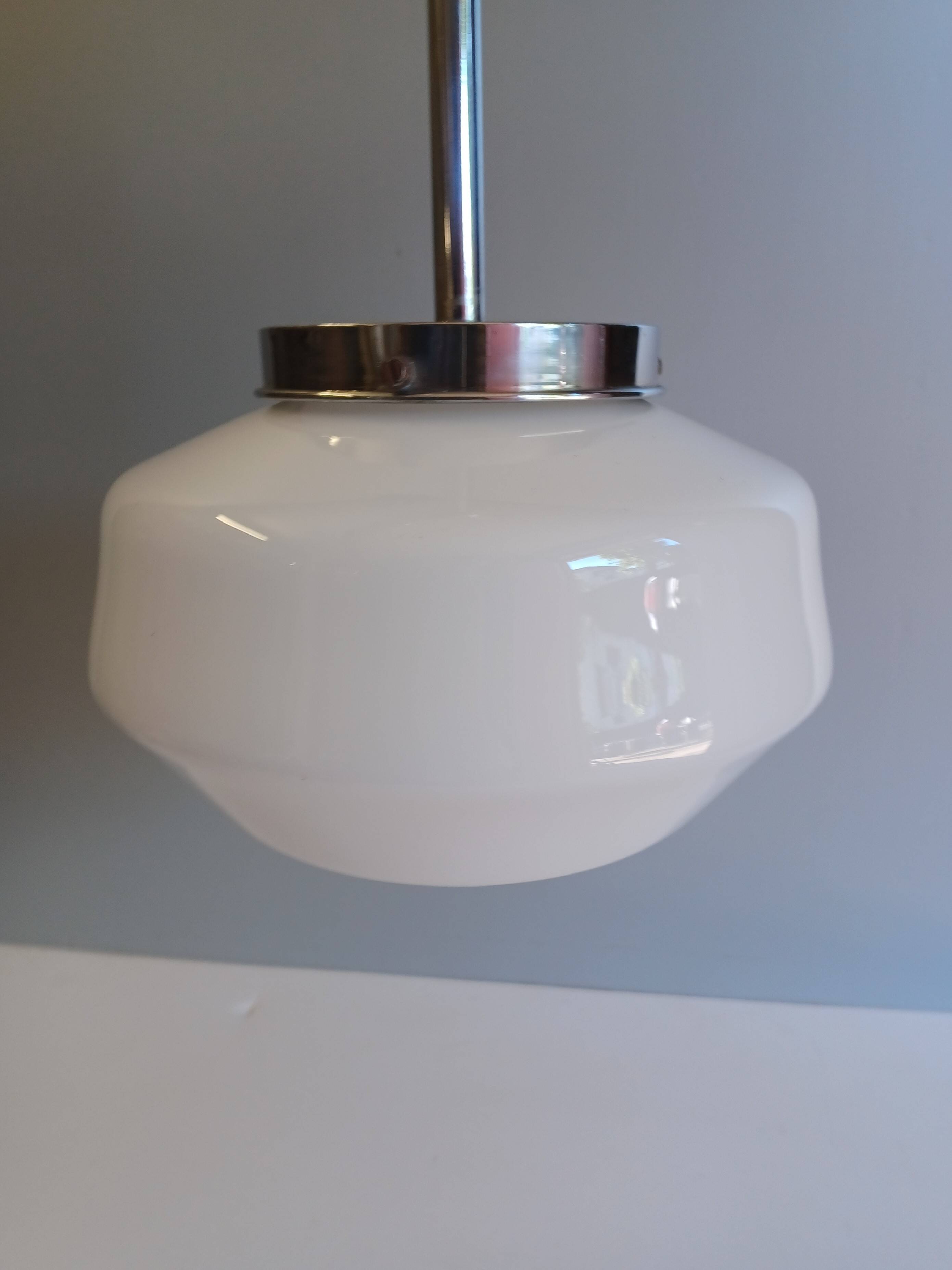 Lustre bistro - White opaline globe - 1950